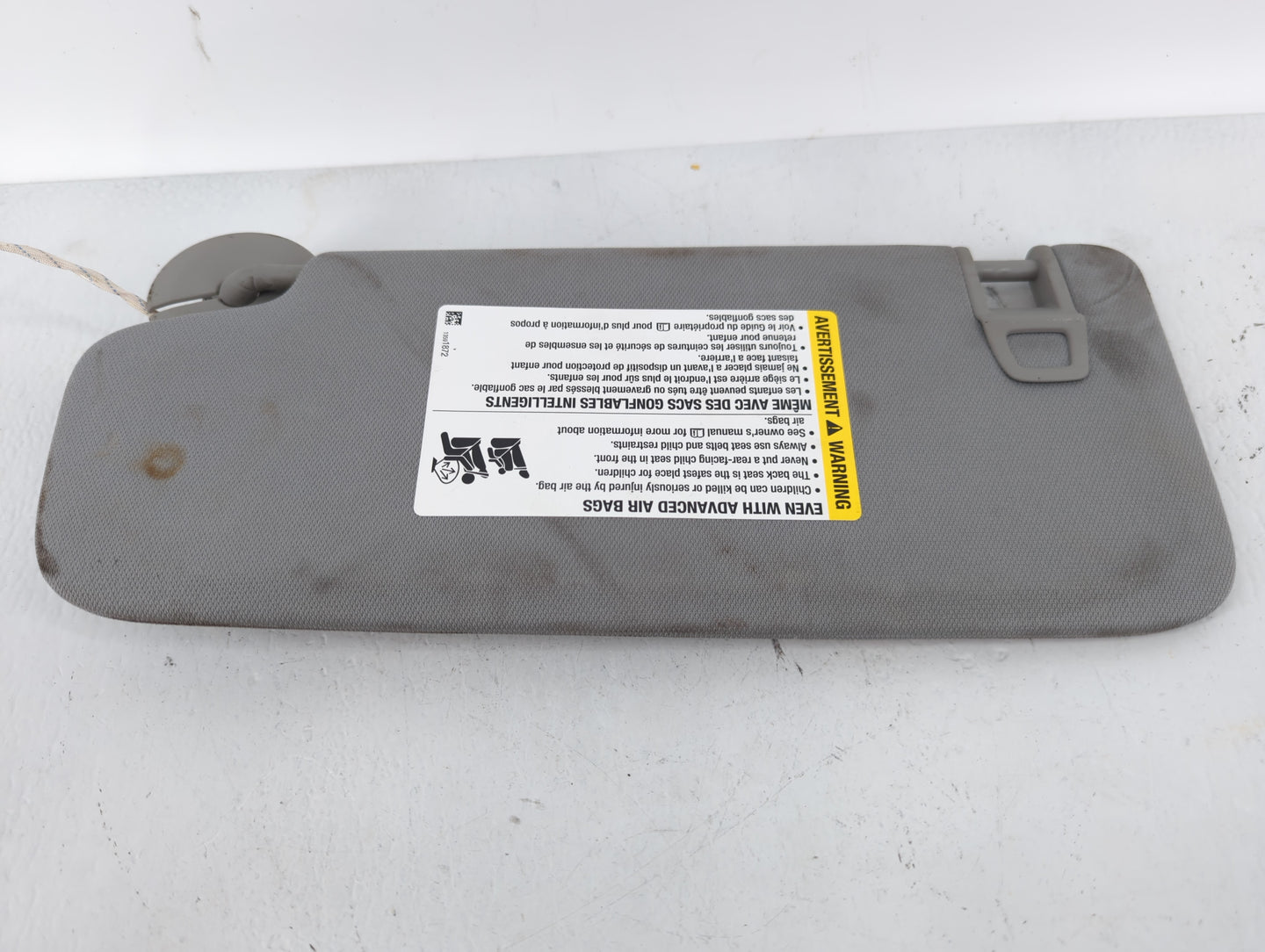 2018-2019 Chevrolet Equinox Sun Visor Shade Replacement Passenger Right Mirror Fits Fits 2018 2019 OEM Used Auto Parts - Oem