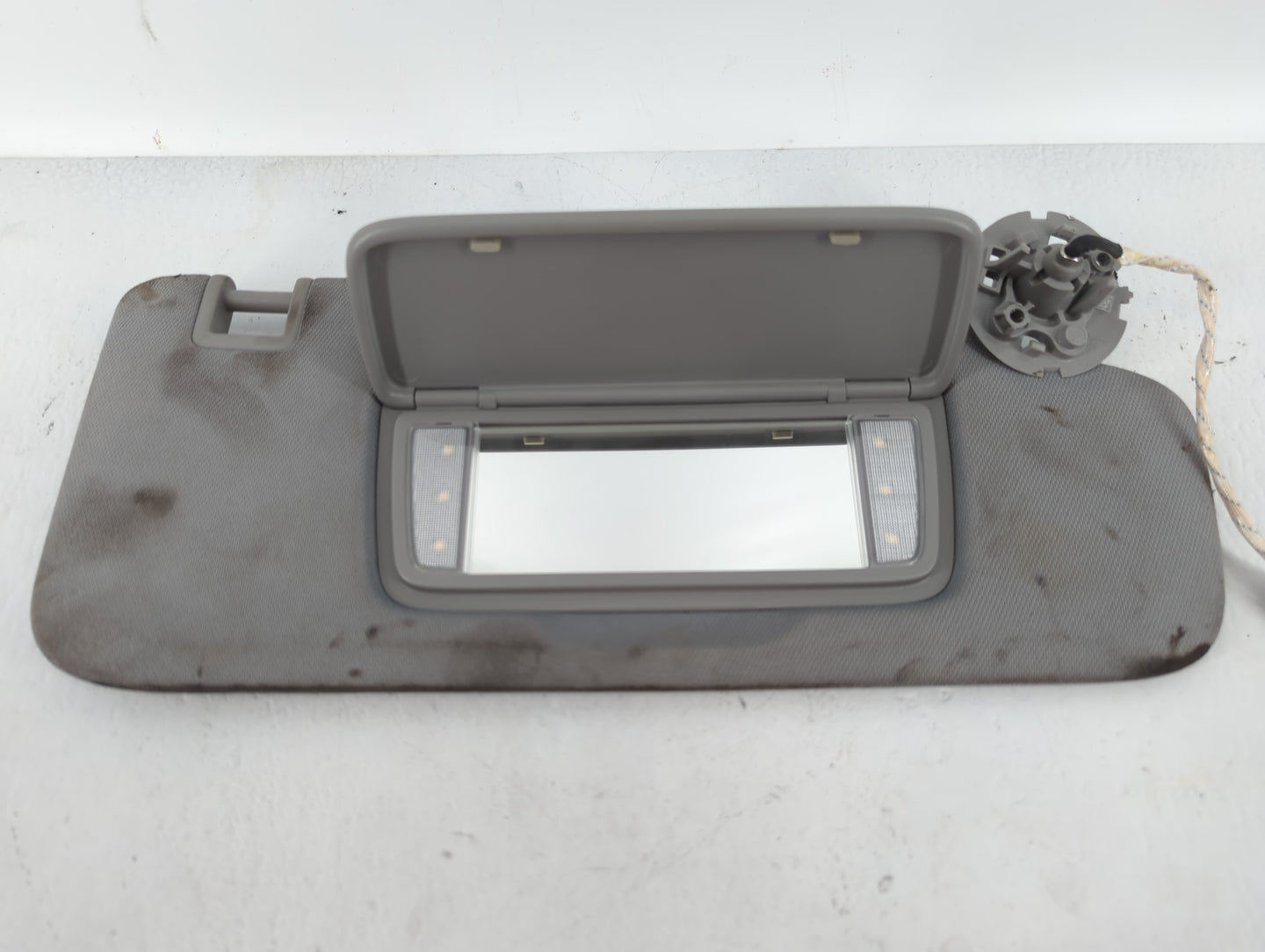 2018-2019 Chevrolet Equinox Sun Visor Shade Replacement Passenger Right Mirror Fits Fits 2018 2019 OEM Used Auto Parts - Oem