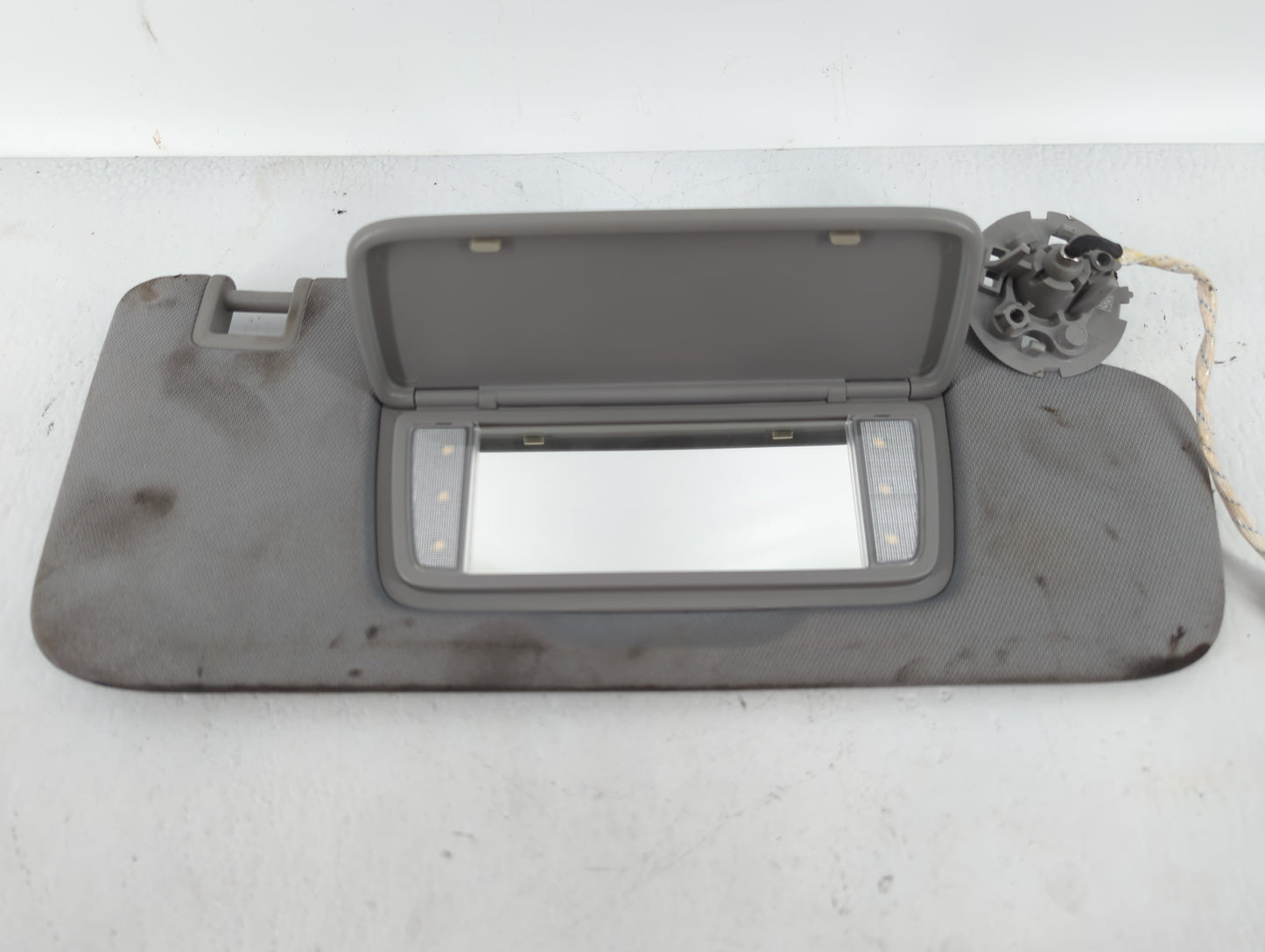 2018-2019 Chevrolet Equinox Sun Visor Shade Replacement Passenger Right Mirror Fits Fits 2018 2019 OEM Used Auto Parts - Oem