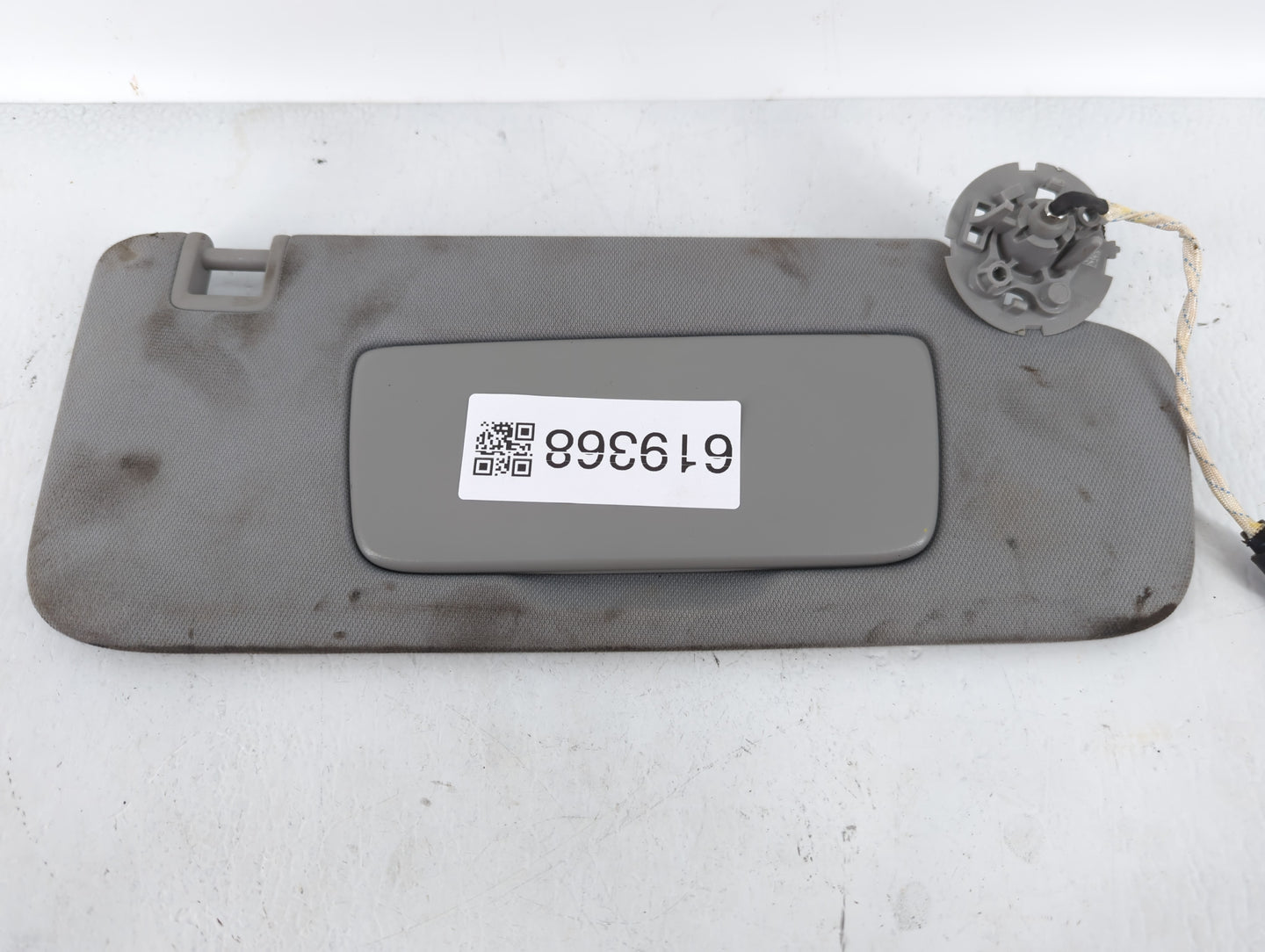 2018-2019 Chevrolet Equinox Sun Visor Shade Replacement Passenger Right Mirror Fits Fits 2018 2019 OEM Used Auto Parts - Oem