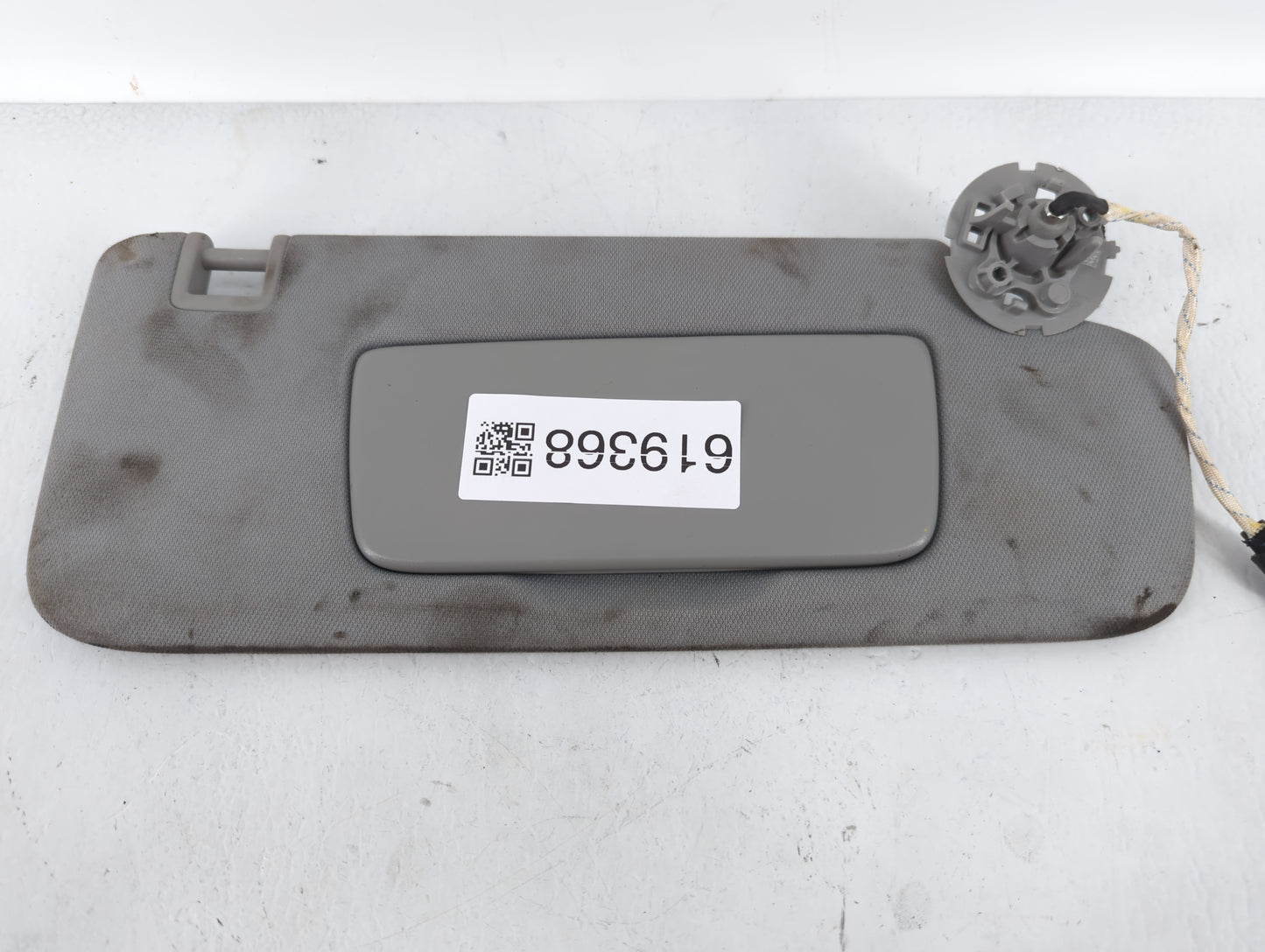 2018-2019 Chevrolet Equinox Sun Visor Shade Replacement Passenger Right Mirror Fits Fits 2018 2019 OEM Used Auto Parts - Oem