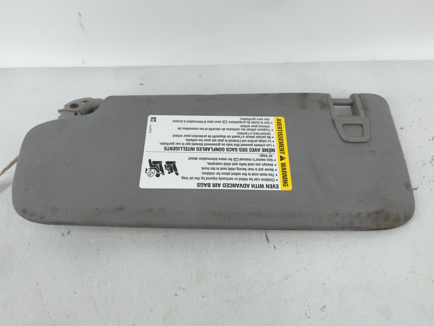 2018-2019 Chevrolet Equinox Sun Visor Shade Replacement Passenger Right Mirror Fits Fits 2018 2019 OEM Used Auto Parts - Oem