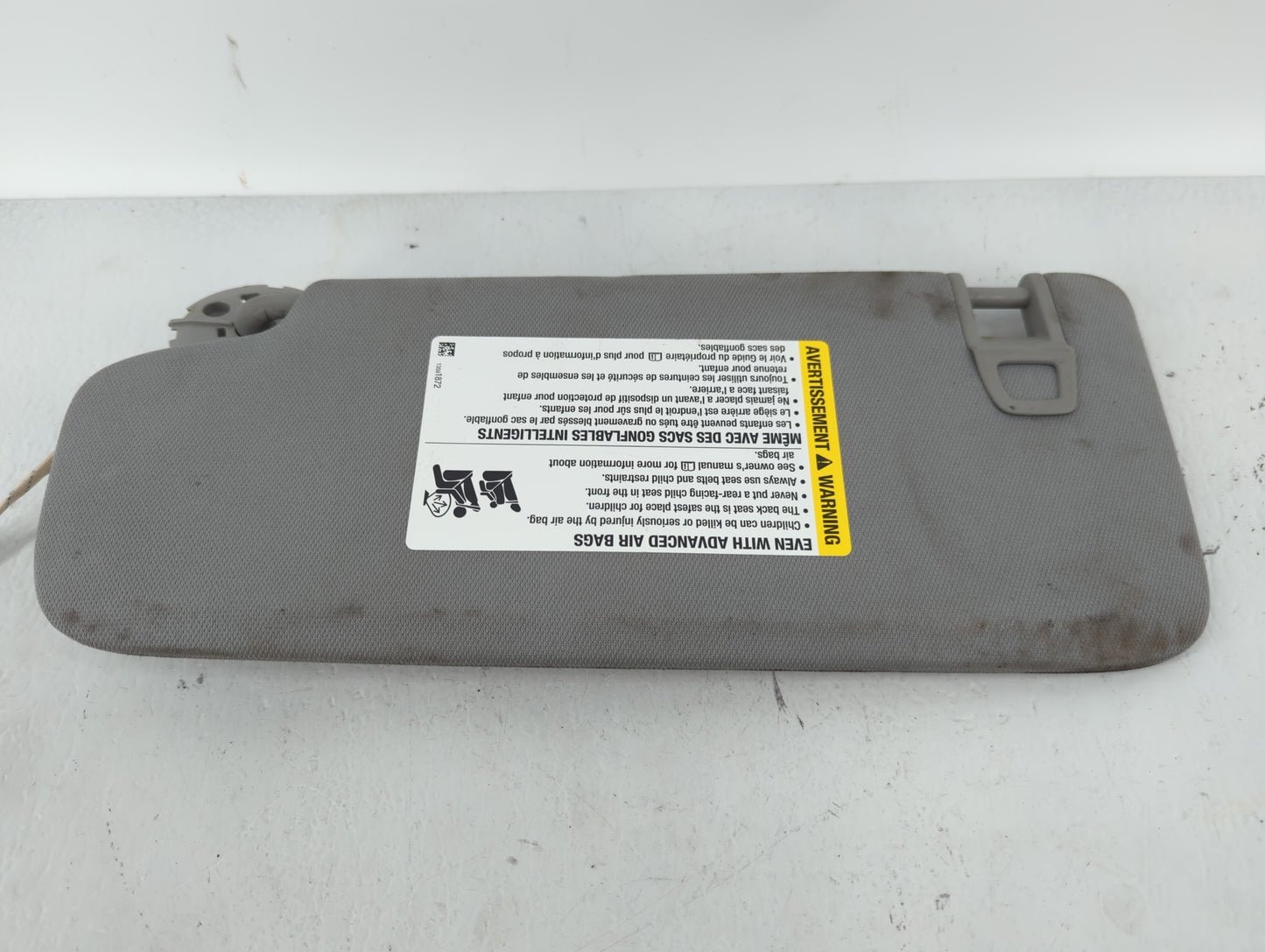 2018-2019 Chevrolet Equinox Sun Visor Shade Replacement Passenger Right Mirror Fits Fits 2018 2019 OEM Used Auto Parts - Oem