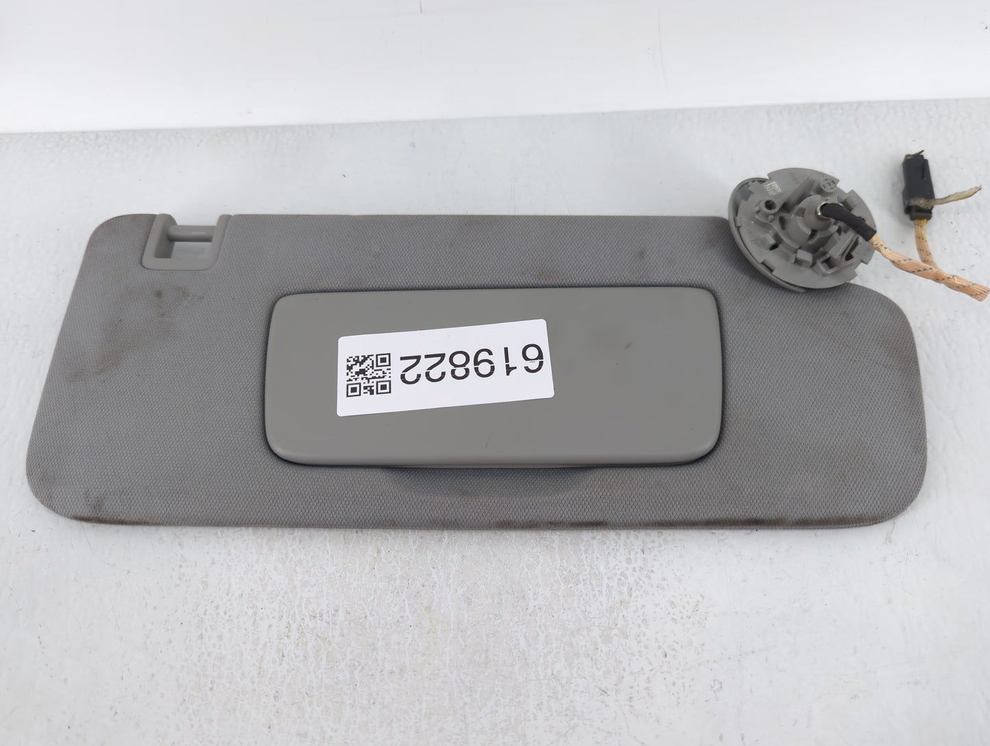 2018-2019 Chevrolet Equinox Sun Visor Shade Replacement Passenger Right Mirror Fits Fits 2018 2019 OEM Used Auto Parts - Oem