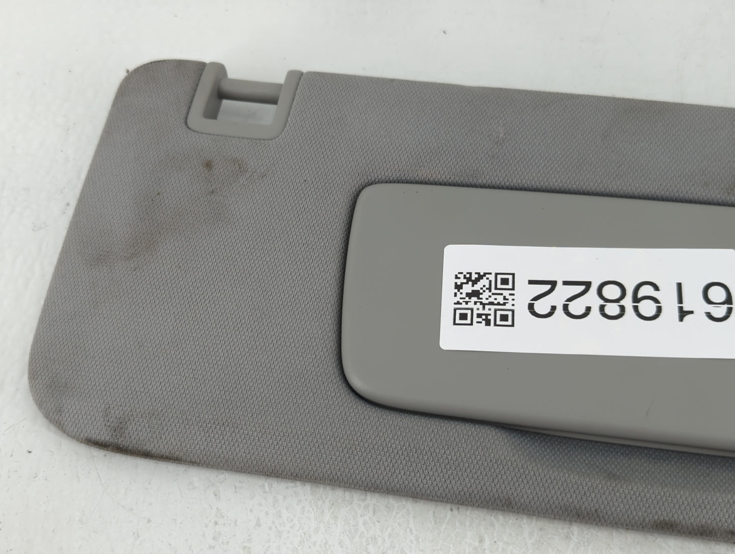 2018-2019 Chevrolet Equinox Sun Visor Shade Replacement Passenger Right Mirror Fits Fits 2018 2019 OEM Used Auto Parts - Oem