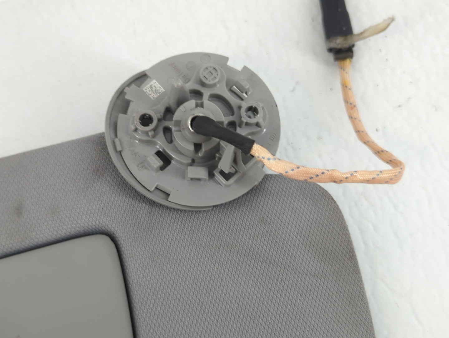 2018-2019 Chevrolet Equinox Sun Visor Shade Replacement Passenger Right Mirror Fits Fits 2018 2019 OEM Used Auto Parts - Oem