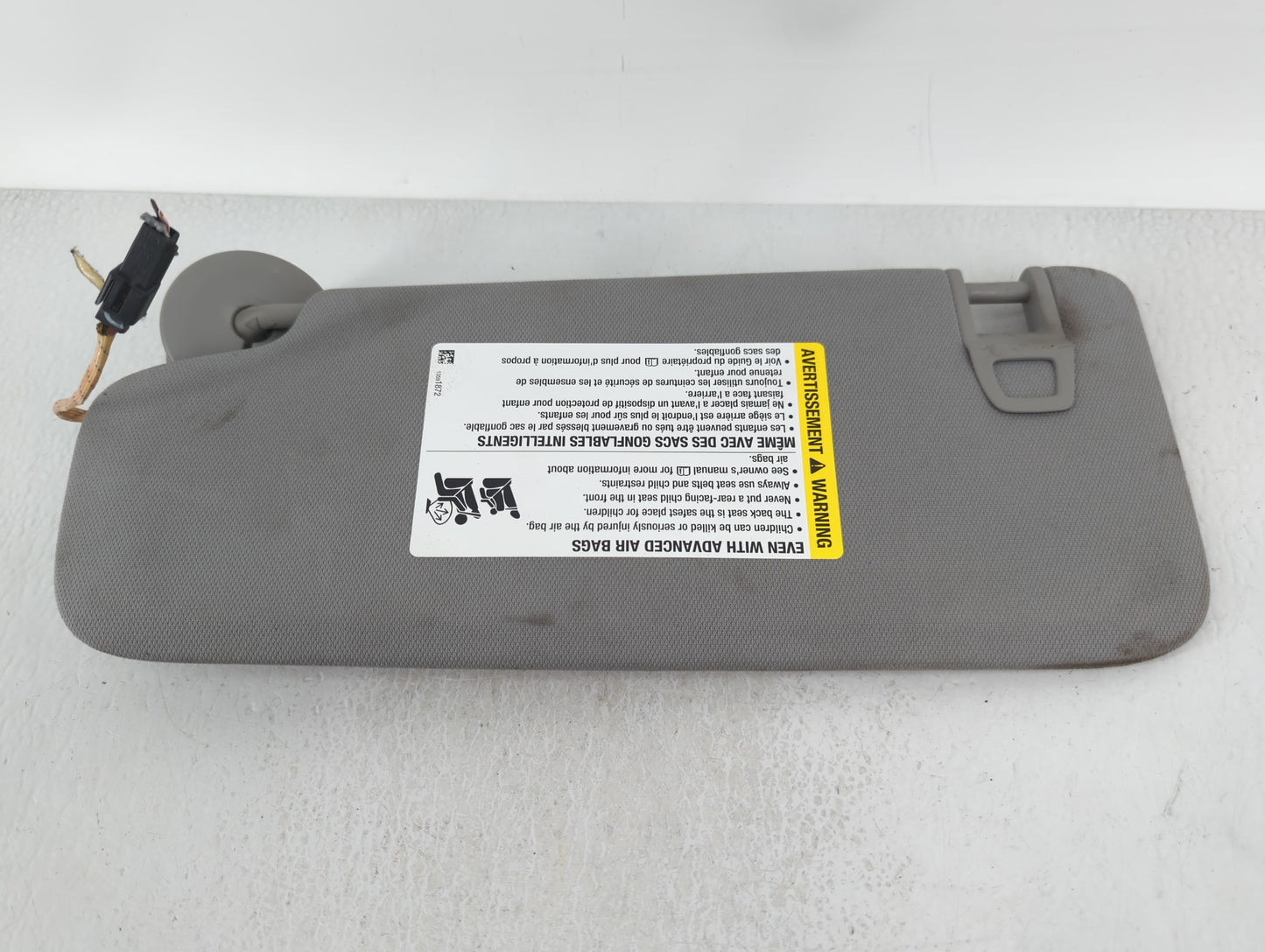 2018-2019 Chevrolet Equinox Sun Visor Shade Replacement Passenger Right Mirror Fits Fits 2018 2019 OEM Used Auto Parts - Oem