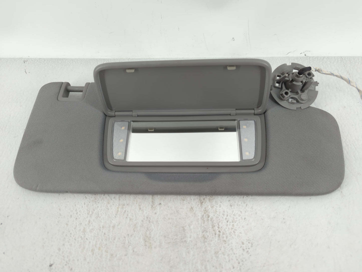 2018-2019 Chevrolet Equinox Sun Visor Shade Replacement Passenger Right Mirror Fits Fits 2018 2019 OEM Used Auto Parts - Oem