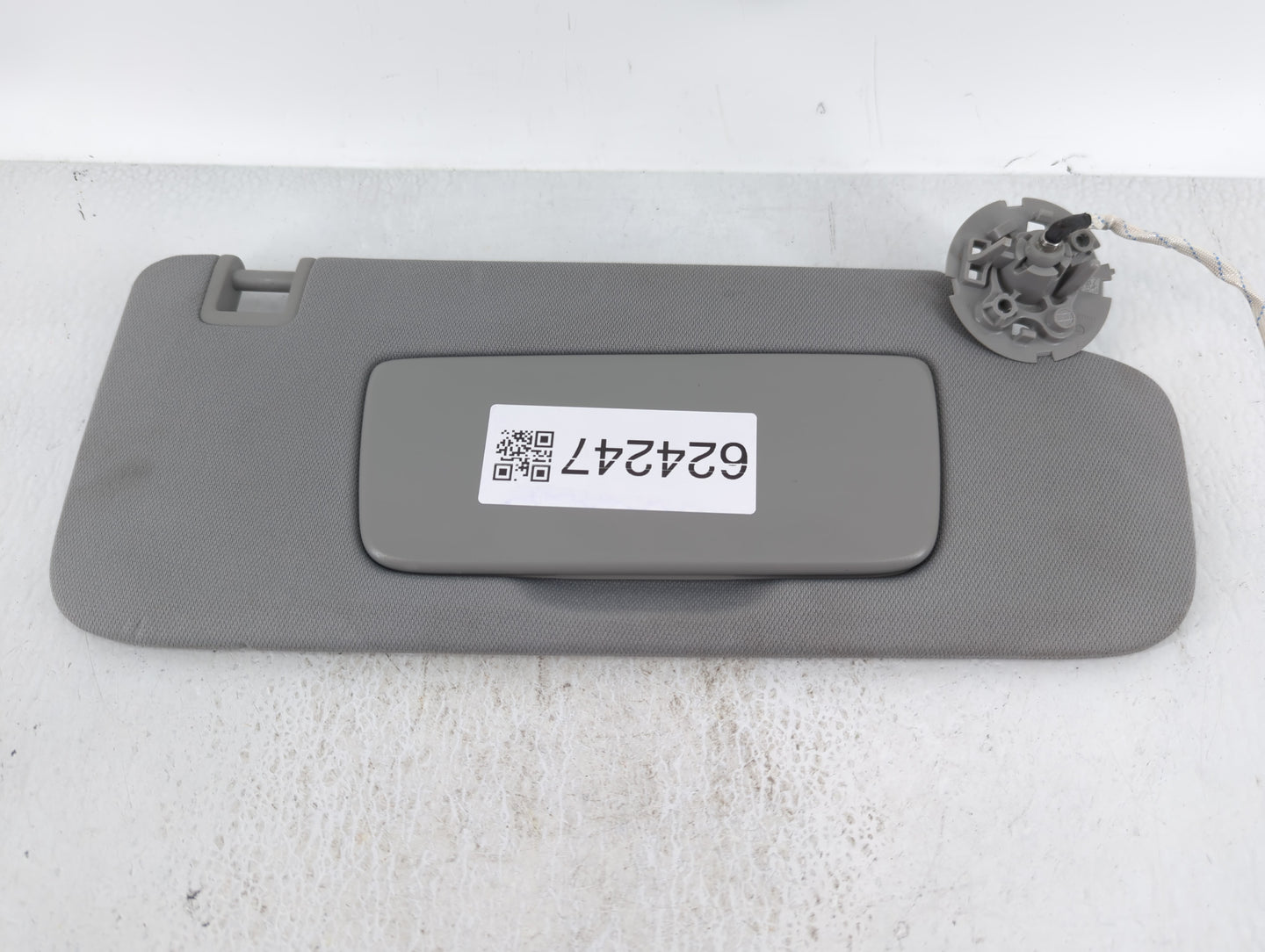 2018-2019 Chevrolet Equinox Sun Visor Shade Replacement Passenger Right Mirror Fits Fits 2018 2019 OEM Used Auto Parts - Oem