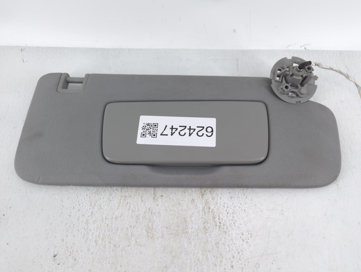 2018-2019 Chevrolet Equinox Sun Visor Shade Replacement Passenger Right Mirror Fits Fits 2018 2019 OEM Used Auto Parts - Oem