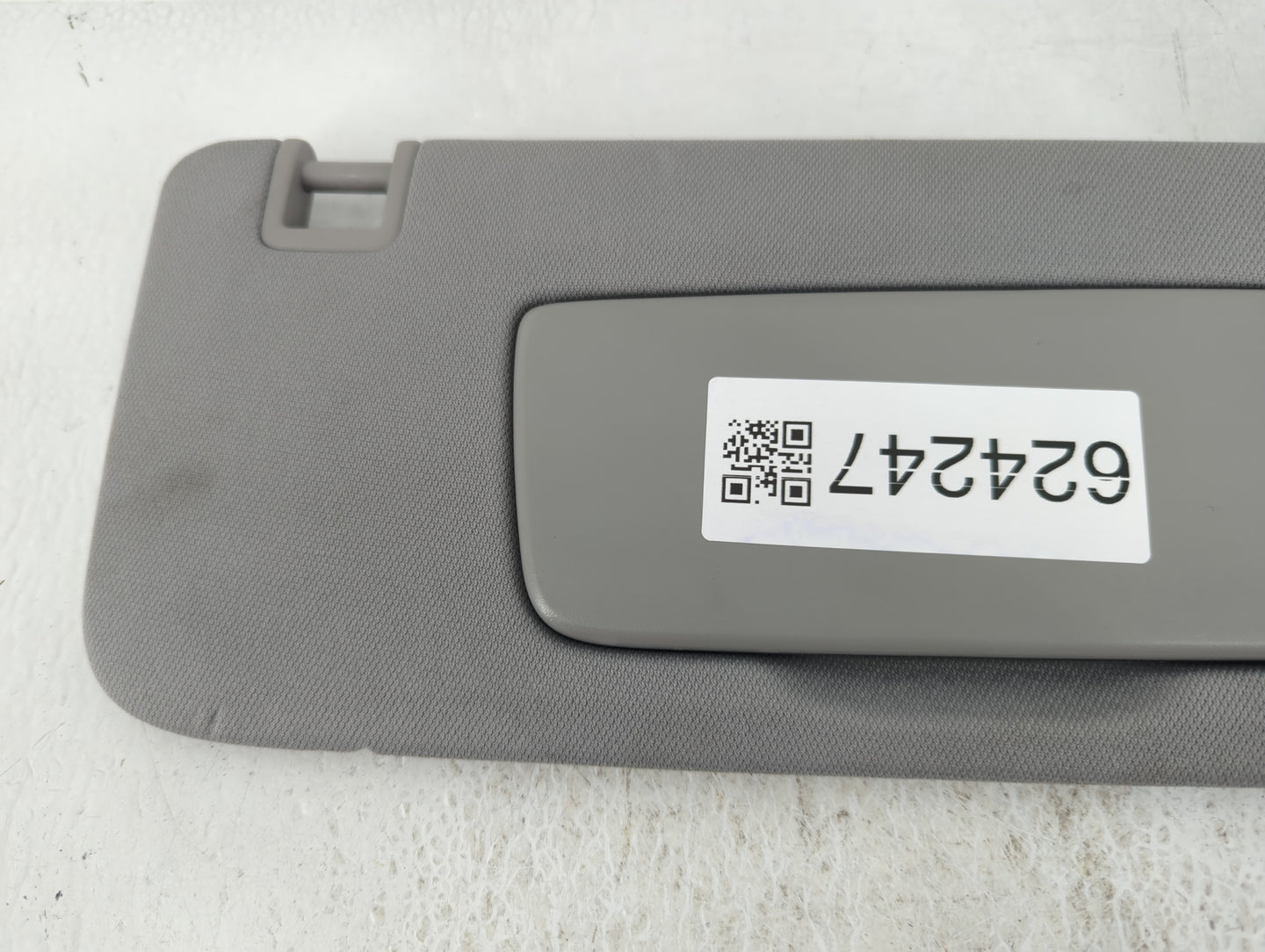 2018-2019 Chevrolet Equinox Sun Visor Shade Replacement Passenger Right Mirror Fits Fits 2018 2019 OEM Used Auto Parts - Oem