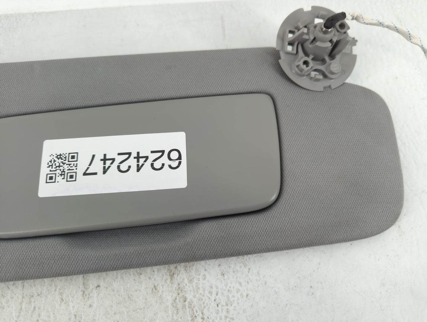 2018-2019 Chevrolet Equinox Sun Visor Shade Replacement Passenger Right Mirror Fits Fits 2018 2019 OEM Used Auto Parts - Oem