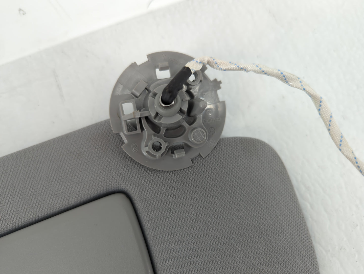 2018-2019 Chevrolet Equinox Sun Visor Shade Replacement Passenger Right Mirror Fits Fits 2018 2019 OEM Used Auto Parts - Oem