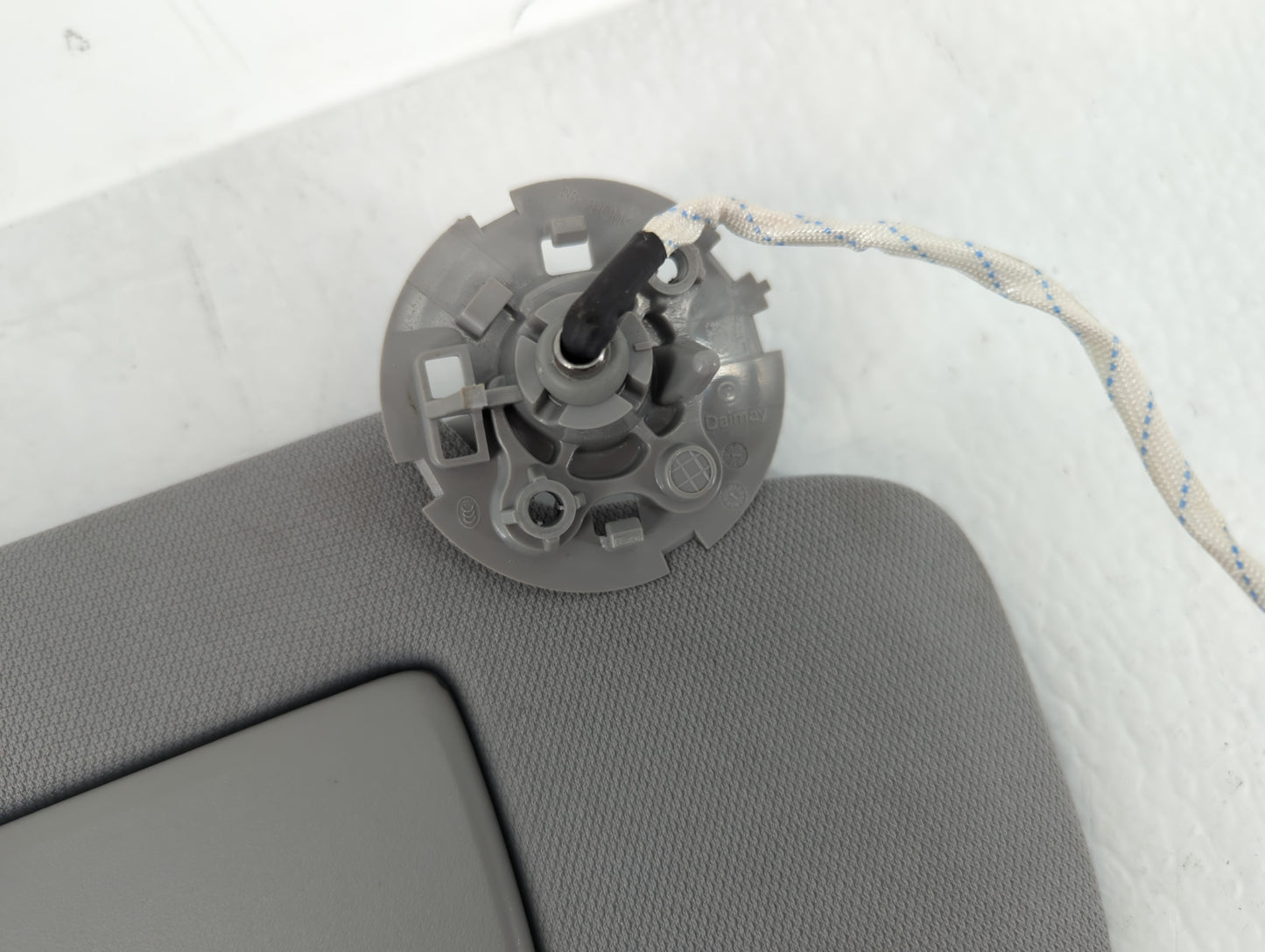 2018-2019 Chevrolet Equinox Sun Visor Shade Replacement Passenger Right Mirror Fits Fits 2018 2019 OEM Used Auto Parts - Oem