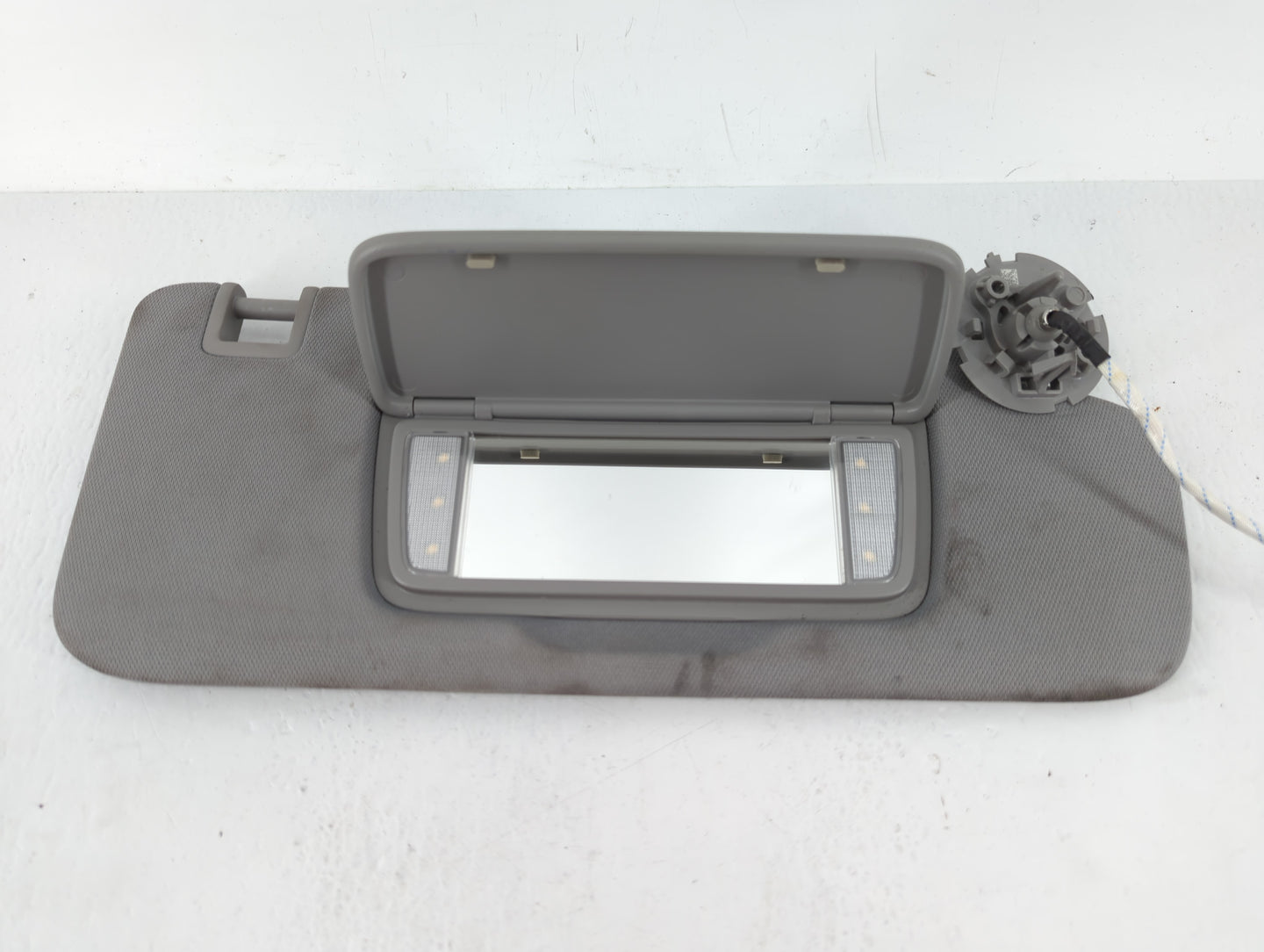 2018-2019 Chevrolet Equinox Sun Visor Shade Replacement Passenger Right Mirror Fits Fits 2018 2019 OEM Used Auto Parts - Oem