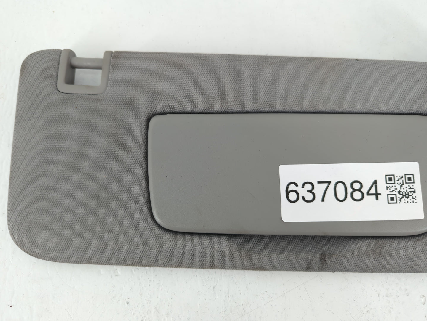 2018-2019 Chevrolet Equinox Sun Visor Shade Replacement Passenger Right Mirror Fits Fits 2018 2019 OEM Used Auto Parts - Oem