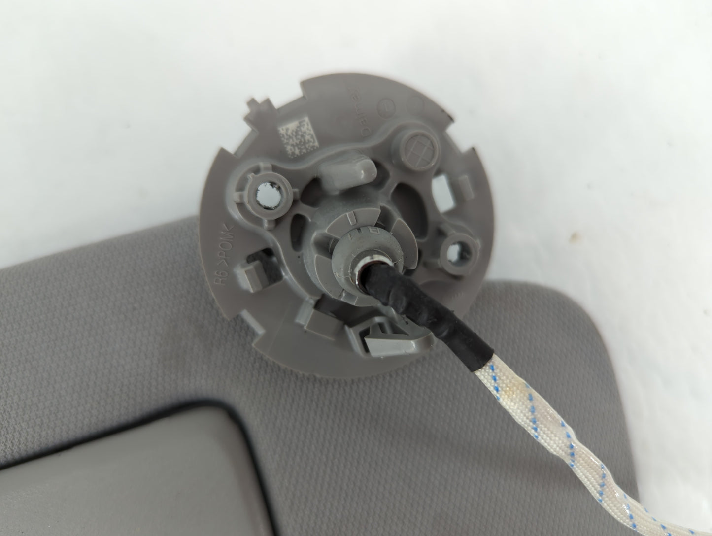 2018-2019 Chevrolet Equinox Sun Visor Shade Replacement Passenger Right Mirror Fits Fits 2018 2019 OEM Used Auto Parts - Oem