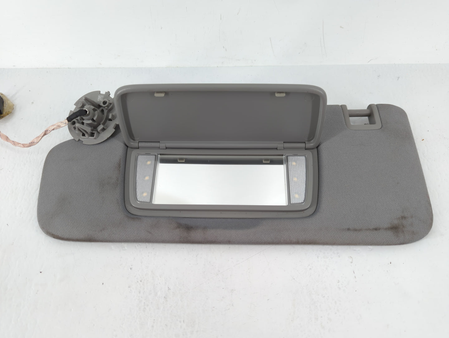 2018-2019 Chevrolet Equinox Sun Visor Shade Replacement Passenger Right Mirror Fits Fits 2018 2019 OEM Used Auto Parts - Oem
