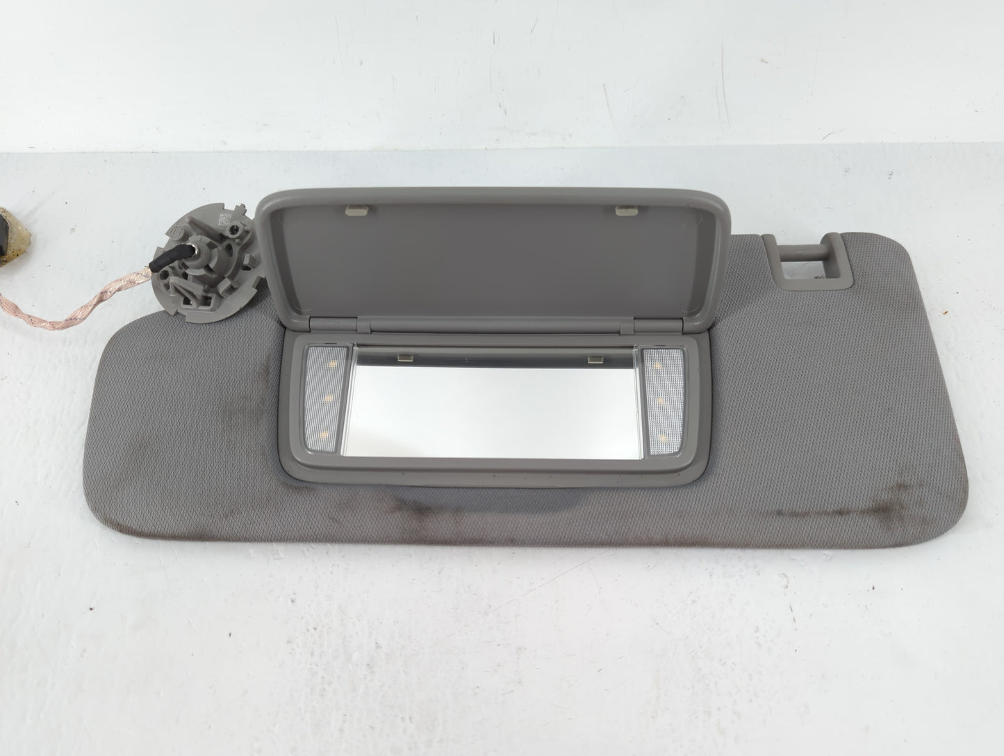 2018-2019 Chevrolet Equinox Sun Visor Shade Replacement Passenger Right Mirror Fits Fits 2018 2019 OEM Used Auto Parts - Oem