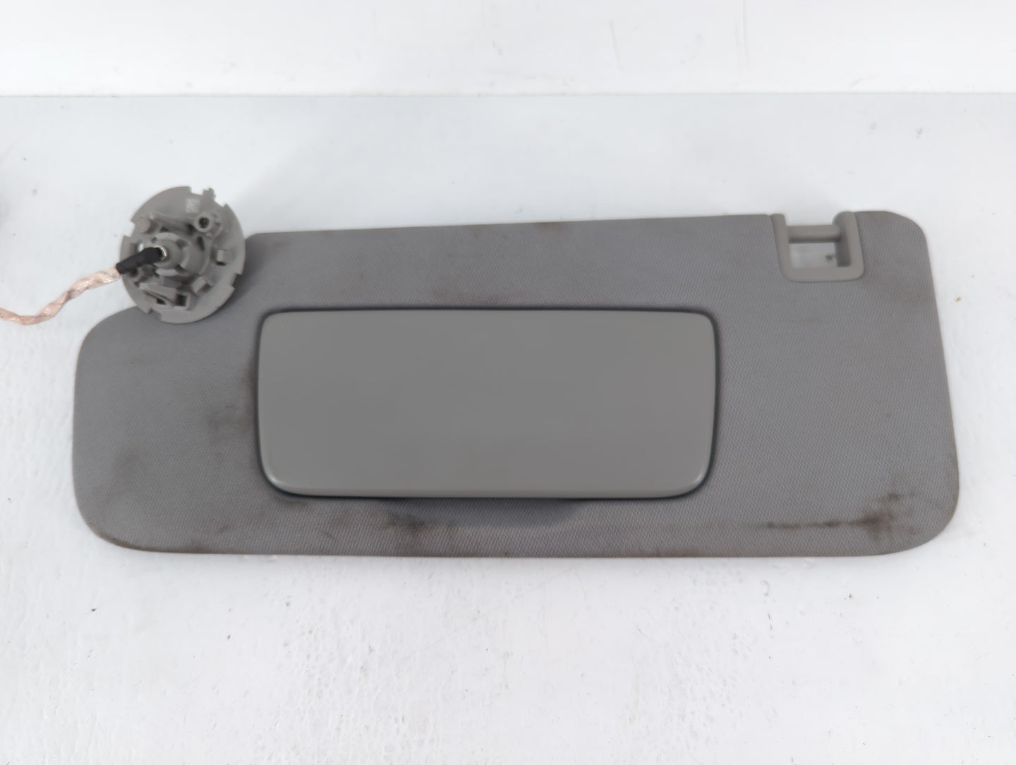 2018-2019 Chevrolet Equinox Sun Visor Shade Replacement Passenger Right Mirror Fits Fits 2018 2019 OEM Used Auto Parts - Oem