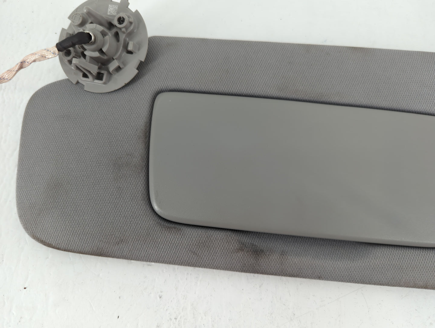 2018-2019 Chevrolet Equinox Sun Visor Shade Replacement Passenger Right Mirror Fits Fits 2018 2019 OEM Used Auto Parts - Oem