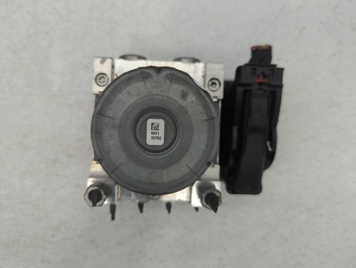 2018-2019 Chevrolet Equinox Anti-Lock Brake ABS Pump Module Actuator OEM P/N:84560131 Fits Fits 2018 2019 2020 2021 OEM Used