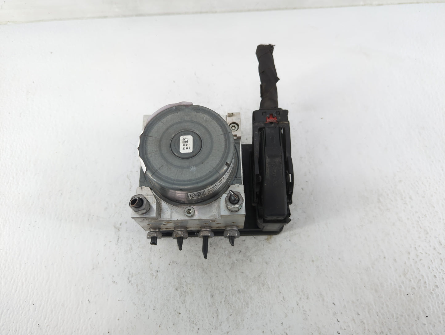 2018-2019 Chevrolet Equinox ABS Pump Control Module Replacement P/N:84560131 Fits Fits 2018 2019 2020 2021 OEM Used Auto Par
