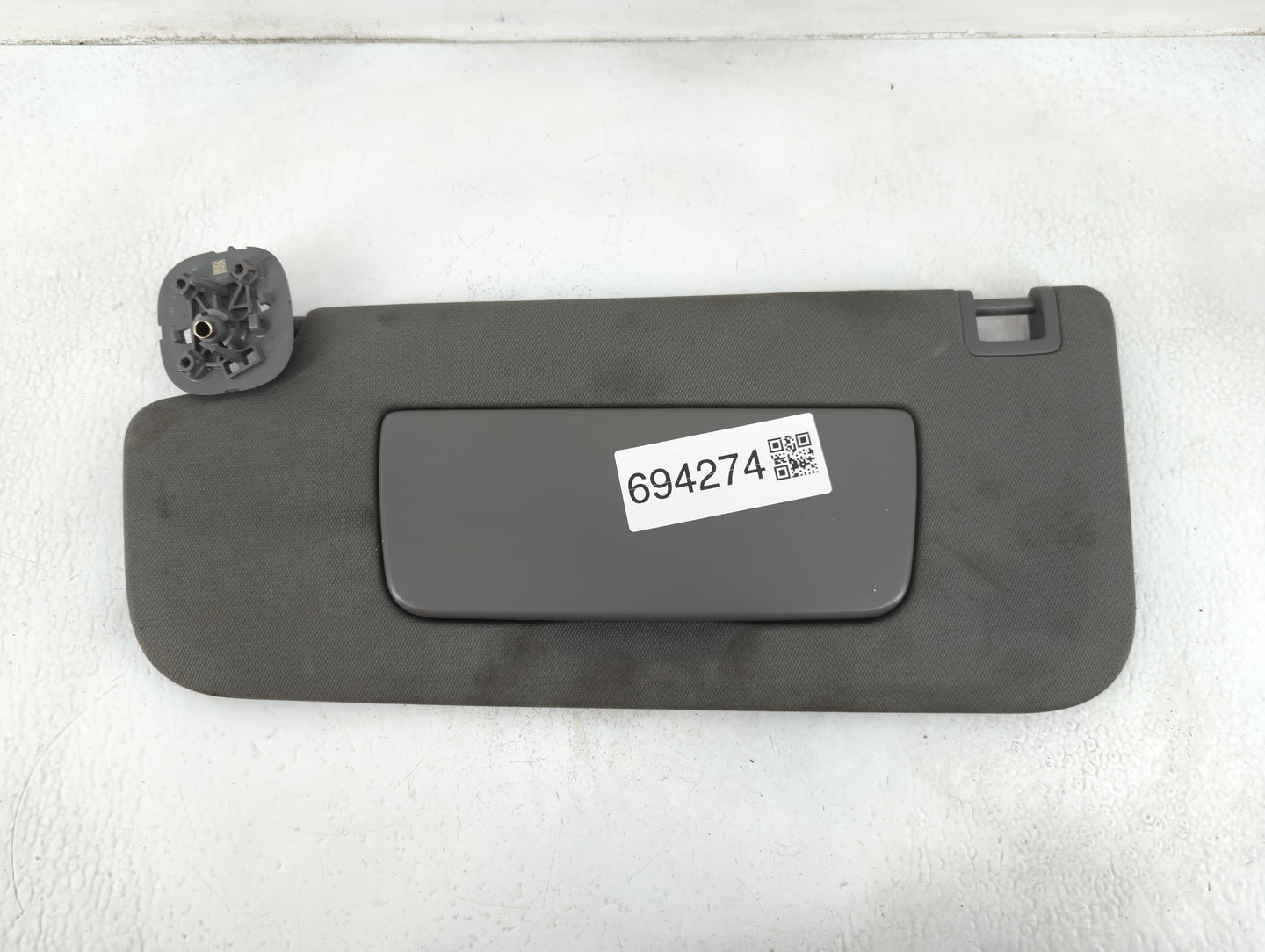 2018-2019 Chevrolet Equinox Sun Visor Shade Replacement Driver Left Mirror Fits Fits 2018 2019 OEM Used Auto Parts - Oemused