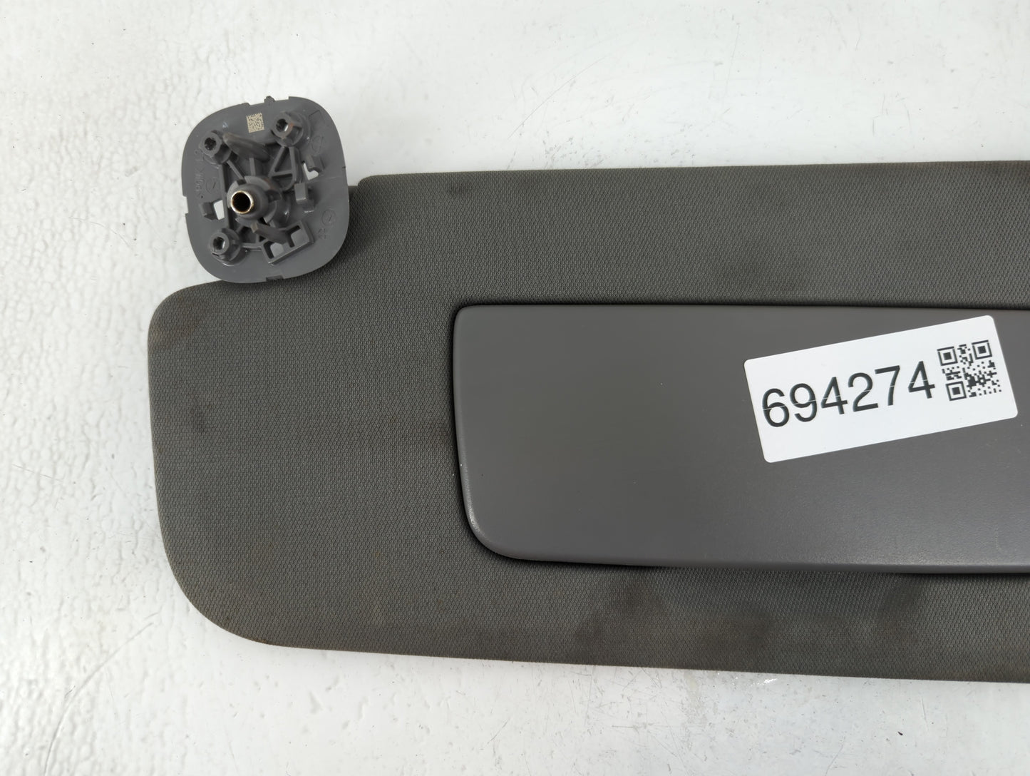 2018-2019 Chevrolet Equinox Sun Visor Shade Replacement Driver Left Mirror Fits Fits 2018 2019 OEM Used Auto Parts - Oemused