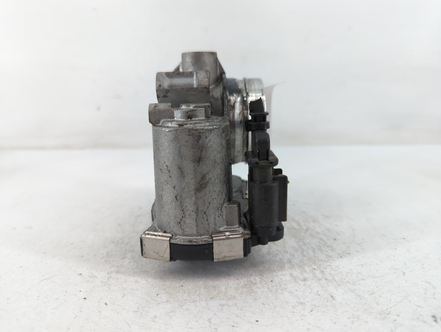 2018-2022 Chevrolet Equinox Throttle Body P/N:12671579AA Fits Fits 2016 2017 2018 2019 2020 2021 2022 OEM Used Auto Parts - 