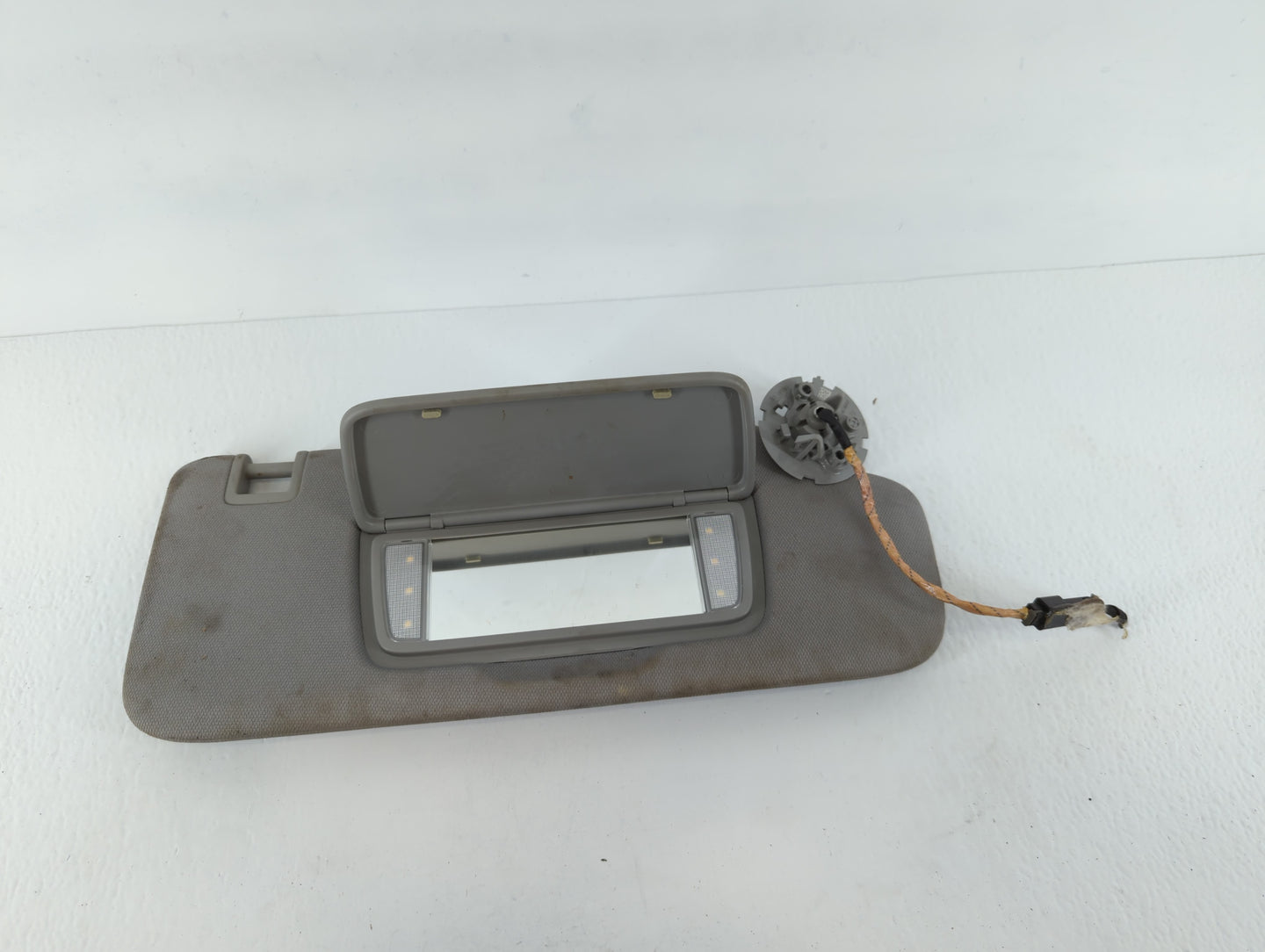 2018-2019 Chevrolet Equinox Sun Visor Shade Replacement Passenger Right Mirror Fits Fits 2018 2019 OEM Used Auto Parts - Oem