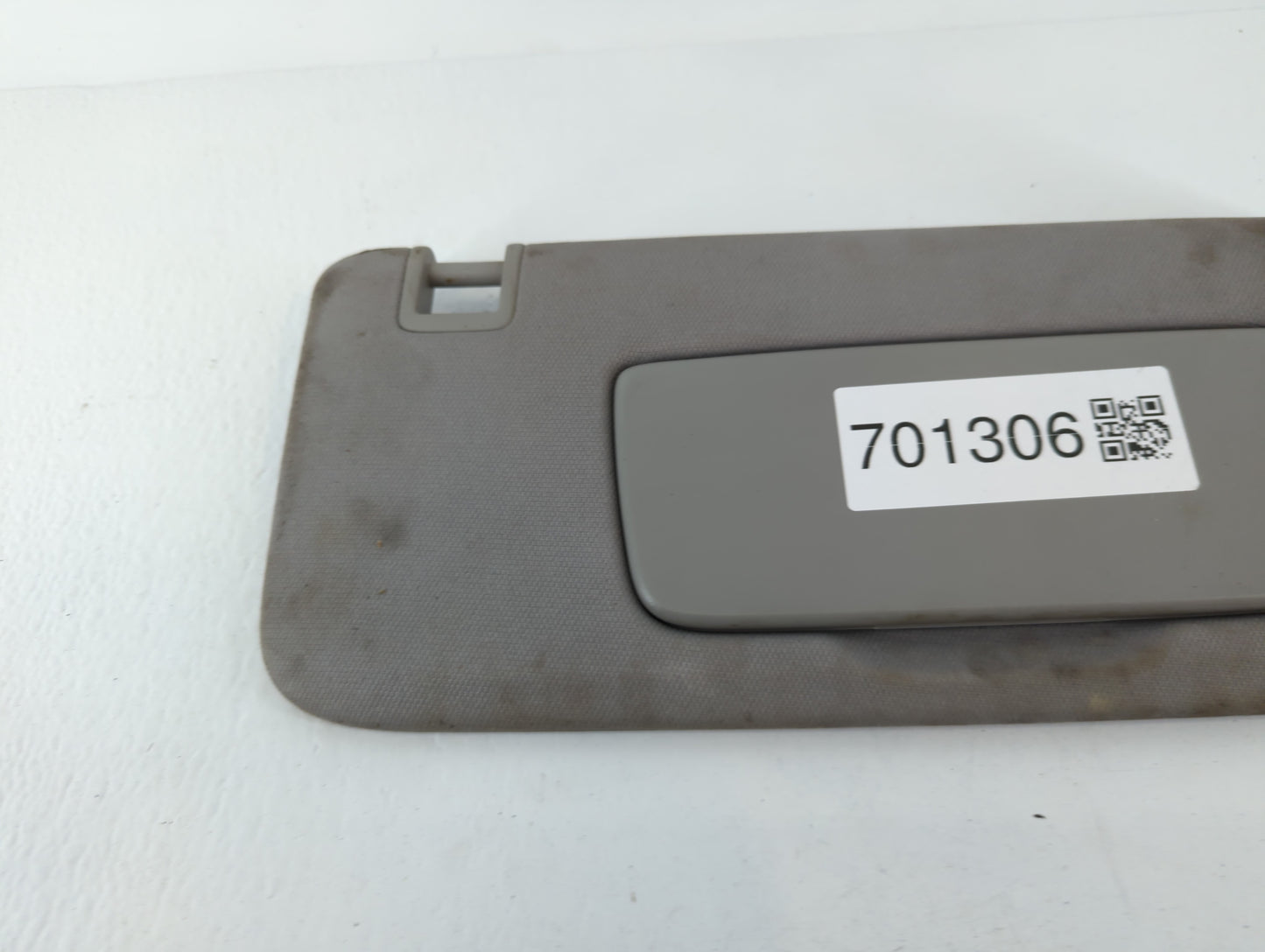 2018-2019 Chevrolet Equinox Sun Visor Shade Replacement Passenger Right Mirror Fits Fits 2018 2019 OEM Used Auto Parts - Oem