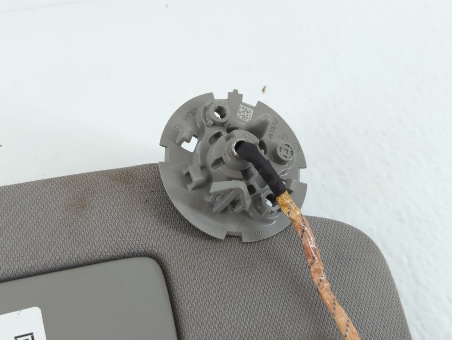 2018-2019 Chevrolet Equinox Sun Visor Shade Replacement Passenger Right Mirror Fits Fits 2018 2019 OEM Used Auto Parts - Oem