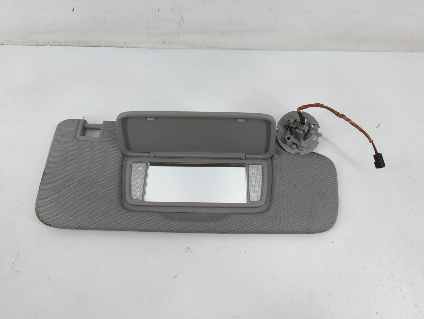2018-2019 Chevrolet Equinox Sun Visor Shade Replacement Passenger Right Mirror Fits Fits 2018 2019 OEM Used Auto Parts - Oem