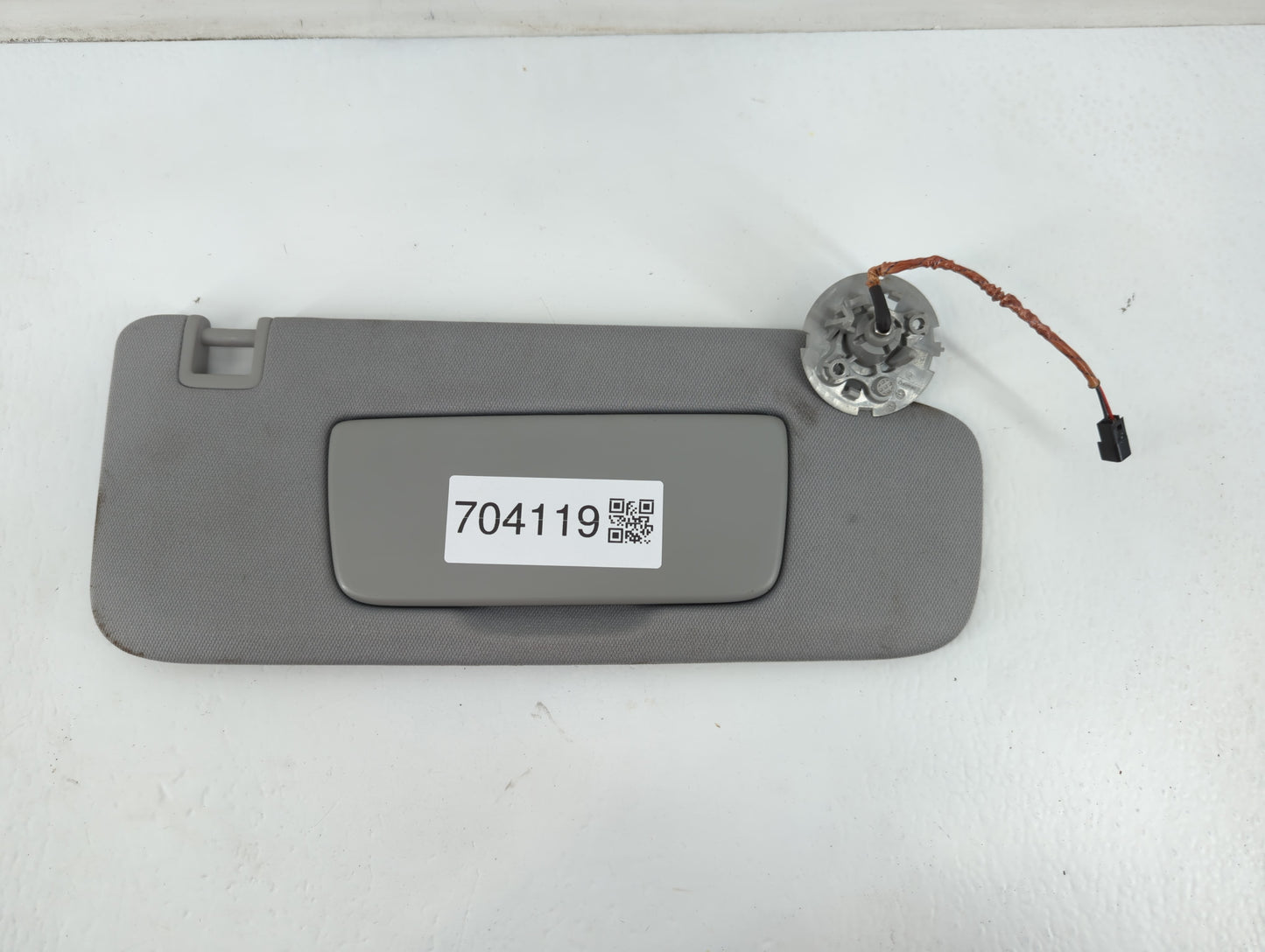 2018-2019 Chevrolet Equinox Sun Visor Shade Replacement Passenger Right Mirror Fits Fits 2018 2019 OEM Used Auto Parts - Oem