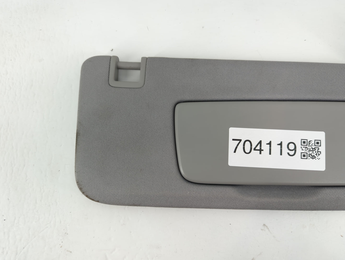 2018-2019 Chevrolet Equinox Sun Visor Shade Replacement Passenger Right Mirror Fits Fits 2018 2019 OEM Used Auto Parts - Oem