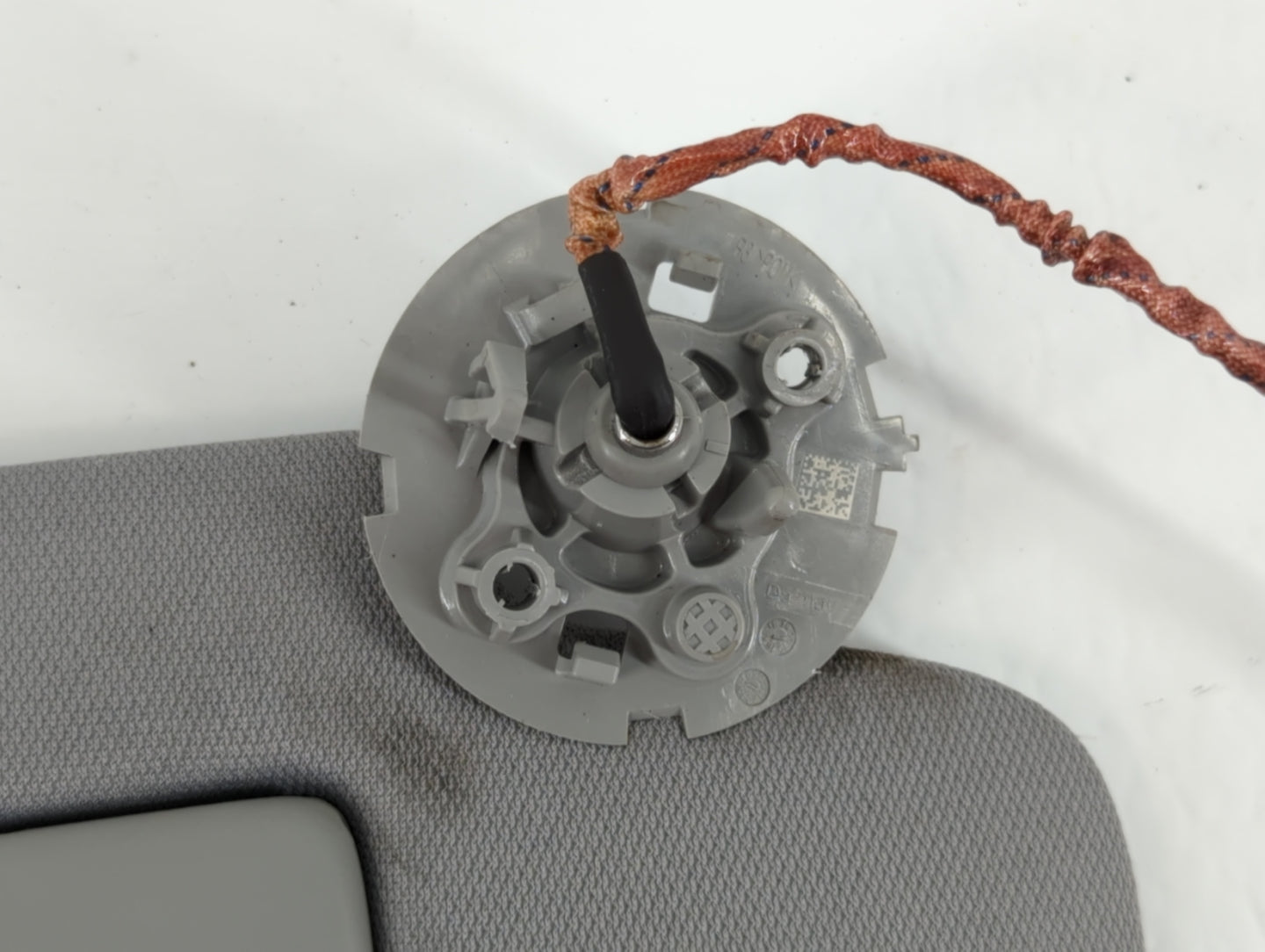 2018-2019 Chevrolet Equinox Sun Visor Shade Replacement Passenger Right Mirror Fits Fits 2018 2019 OEM Used Auto Parts - Oem