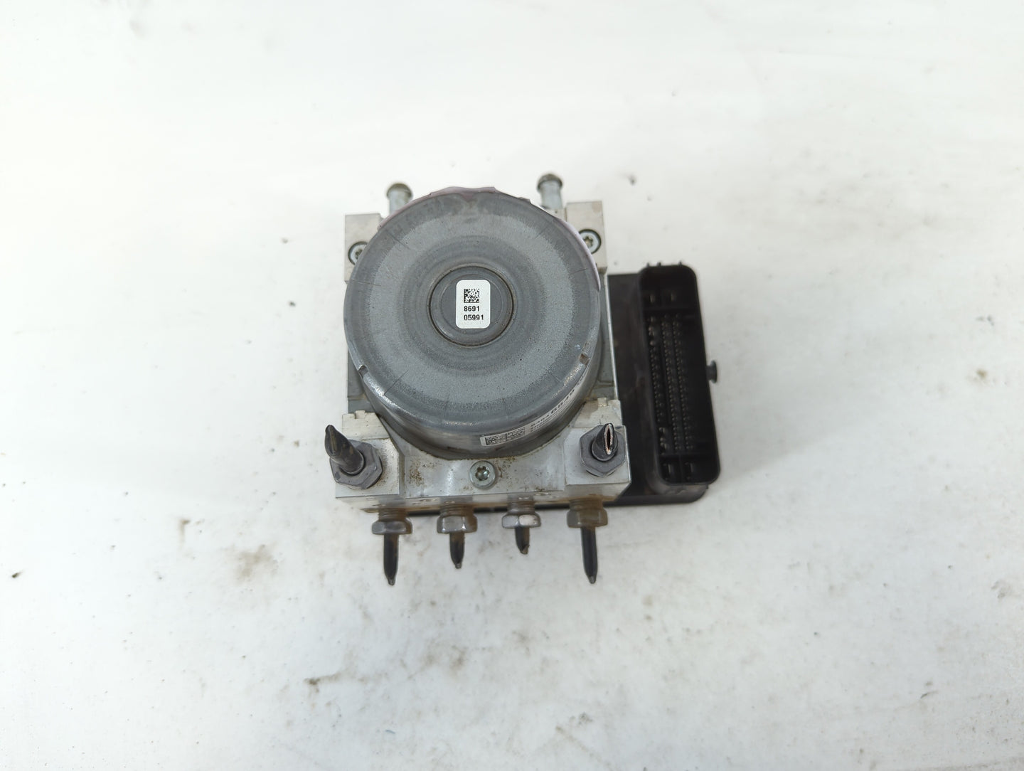 2018-2019 Chevrolet Equinox ABS Pump Control Module Replacement P/N:84646849 Fits Fits 2018 2019 2020 2021 OEM Used Auto Par