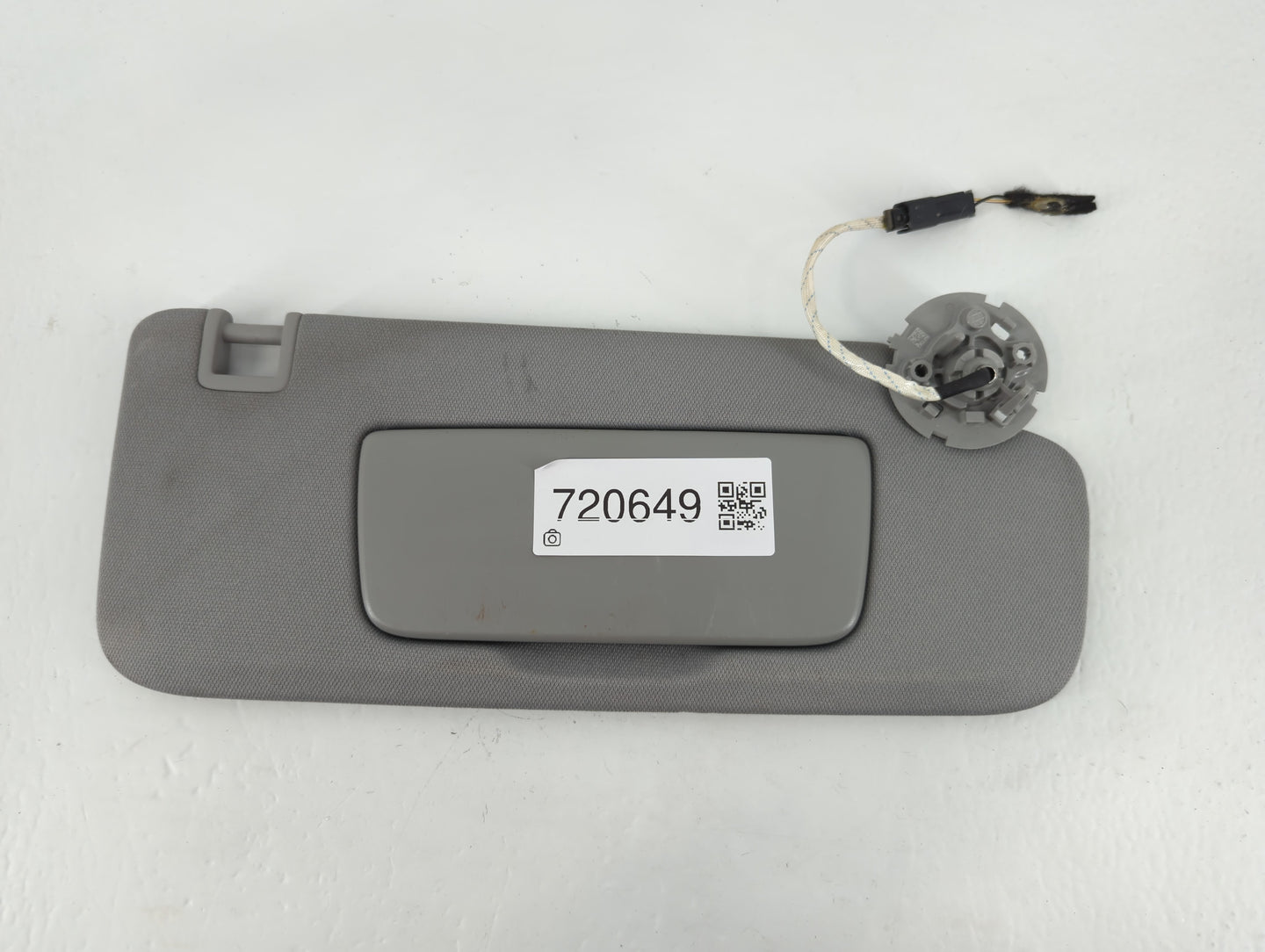 2018-2019 Chevrolet Equinox Sun Visor Shade Replacement Passenger Right Mirror Fits Fits 2018 2019 OEM Used Auto Parts - Oem