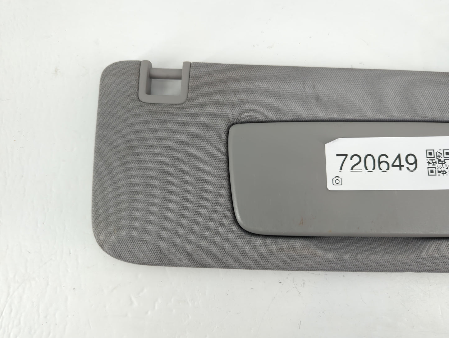 2018-2019 Chevrolet Equinox Sun Visor Shade Replacement Passenger Right Mirror Fits Fits 2018 2019 OEM Used Auto Parts - Oem