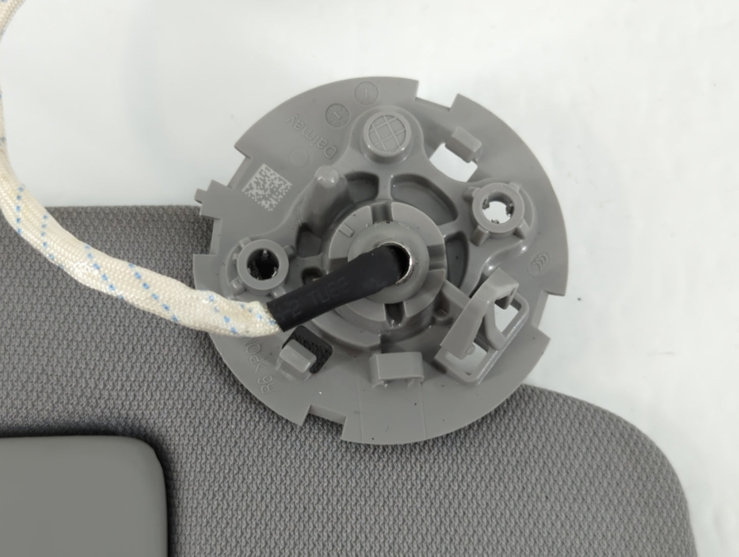 2018-2019 Chevrolet Equinox Sun Visor Shade Replacement Passenger Right Mirror Fits Fits 2018 2019 OEM Used Auto Parts - Oem