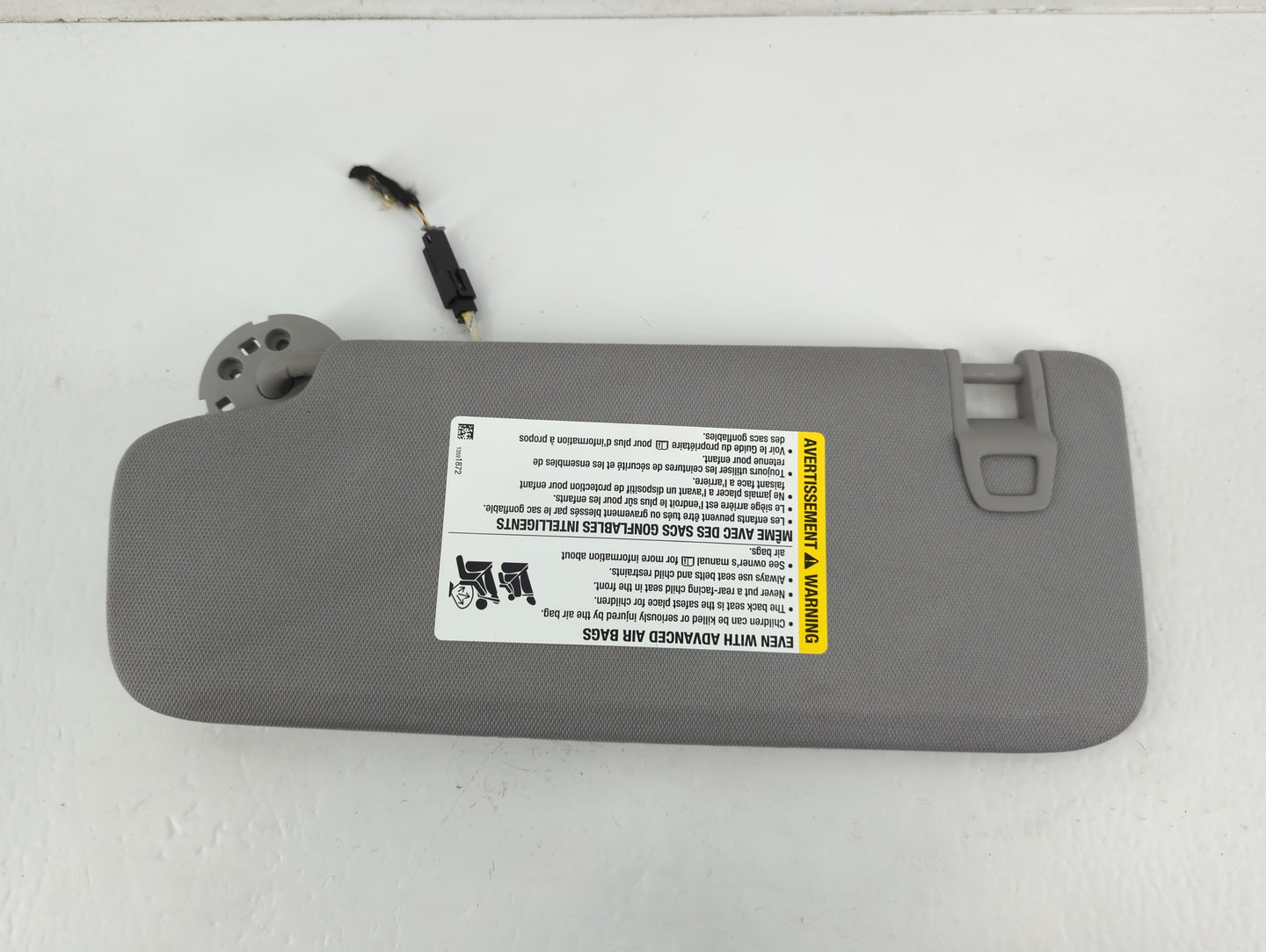 2018-2019 Chevrolet Equinox Sun Visor Shade Replacement Passenger Right Mirror Fits Fits 2018 2019 OEM Used Auto Parts - Oem