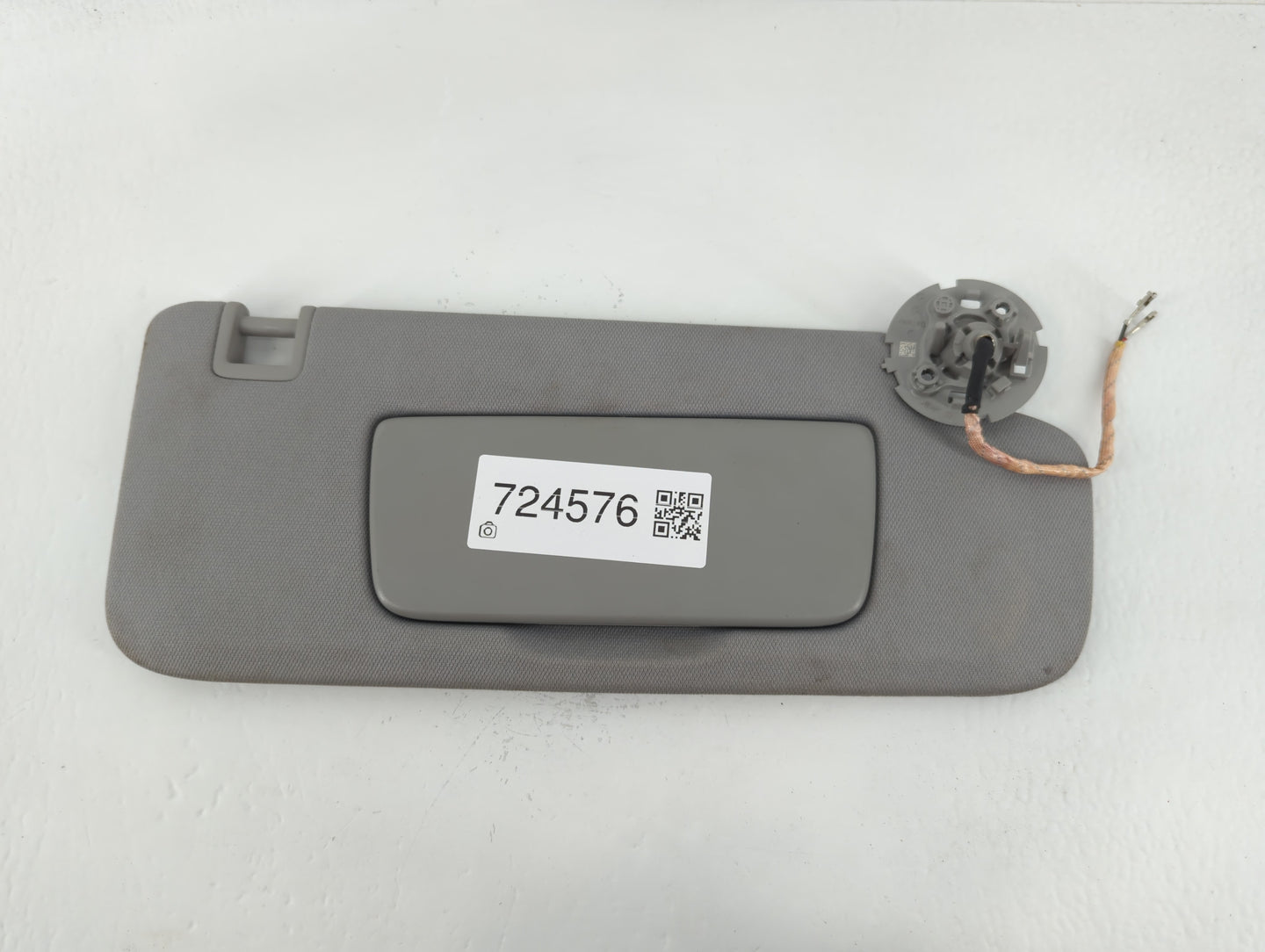 2018-2019 Chevrolet Equinox Sun Visor Shade Replacement Passenger Right Mirror Fits Fits 2018 2019 OEM Used Auto Parts - Oem