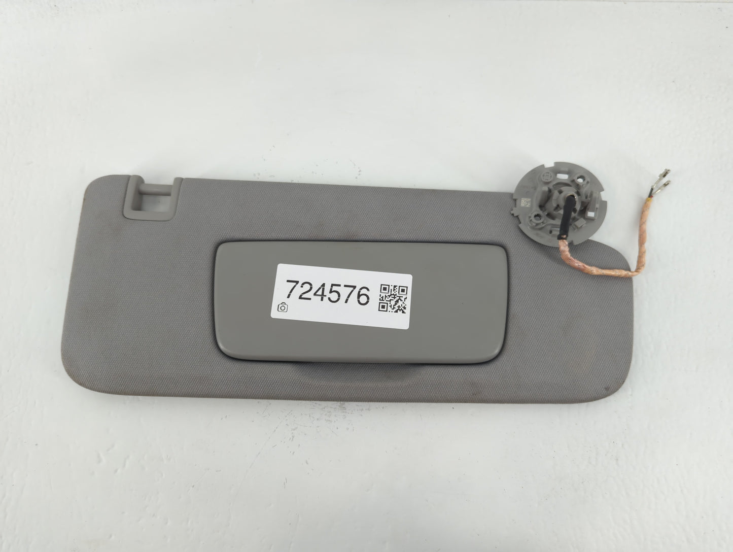 2018-2019 Chevrolet Equinox Sun Visor Shade Replacement Passenger Right Mirror Fits Fits 2018 2019 OEM Used Auto Parts - Oem
