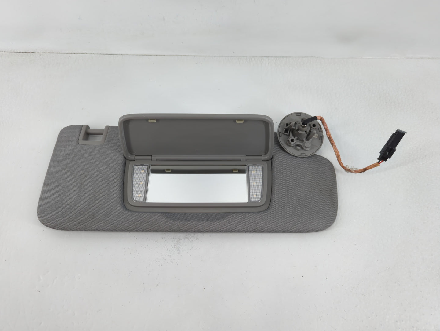 2018-2019 Chevrolet Equinox Sun Visor Shade Replacement Driver Left Mirror Fits Fits 2018 2019 OEM Used Auto Parts - Oemused