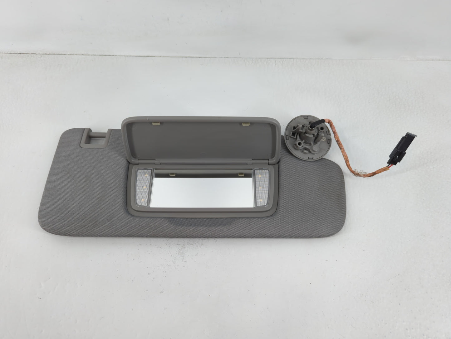 2018-2019 Chevrolet Equinox Sun Visor Shade Replacement Driver Left Mirror Fits Fits 2018 2019 OEM Used Auto Parts - Oemused