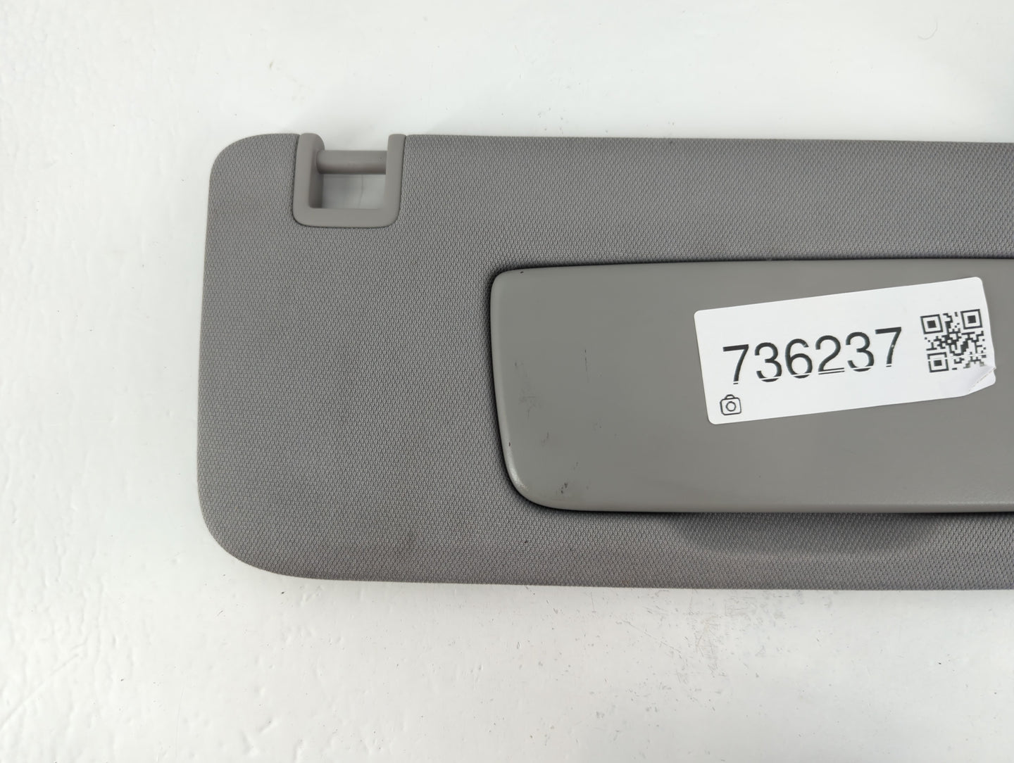 2018-2019 Chevrolet Equinox Sun Visor Shade Replacement Driver Left Mirror Fits Fits 2018 2019 OEM Used Auto Parts - Oemused