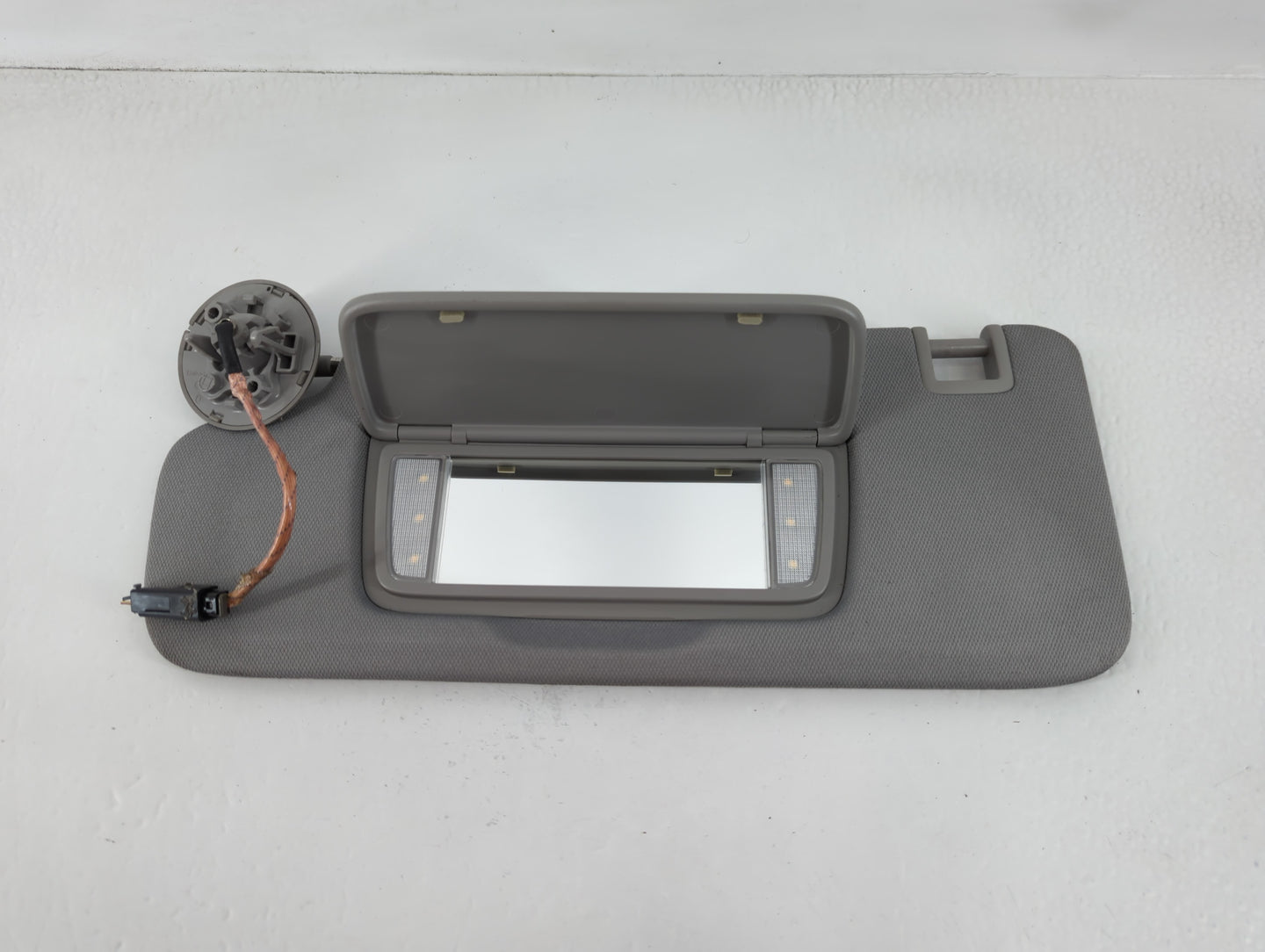 2018-2019 Chevrolet Equinox Sun Visor Shade Replacement Passenger Right Mirror Fits Fits 2018 2019 OEM Used Auto Parts - Oem