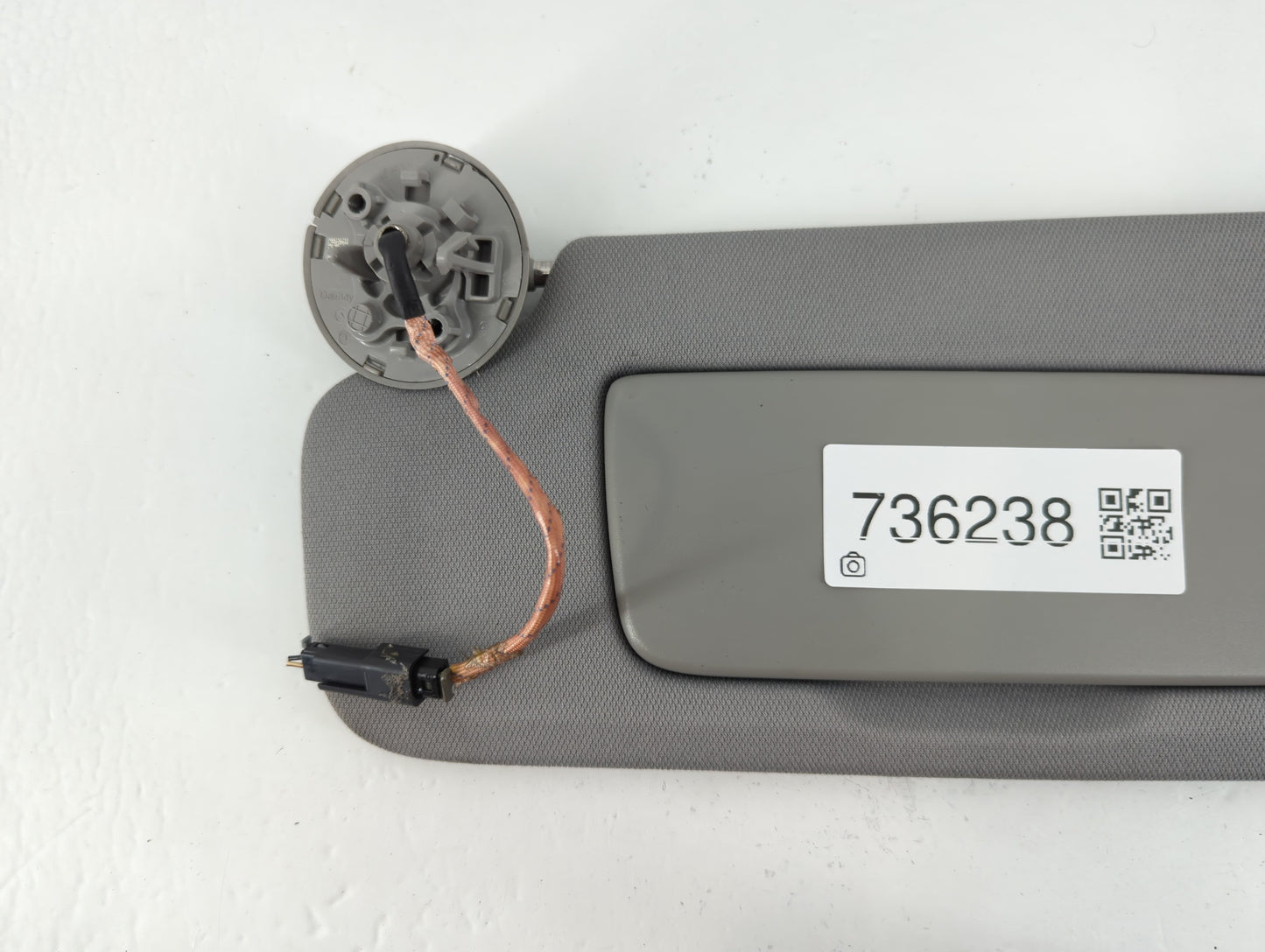 2018-2019 Chevrolet Equinox Sun Visor Shade Replacement Passenger Right Mirror Fits Fits 2018 2019 OEM Used Auto Parts - Oem