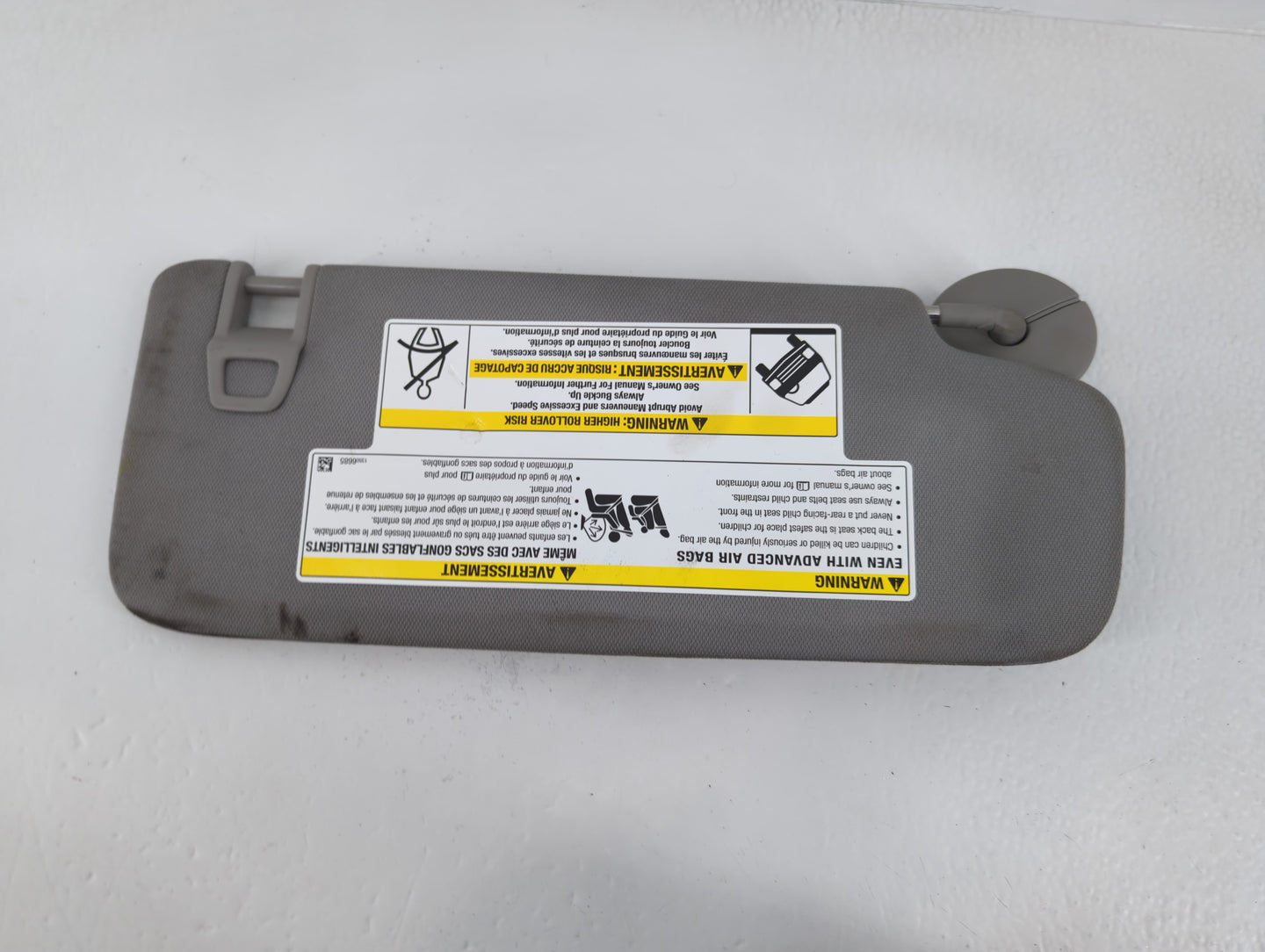 2018-2019 Chevrolet Equinox Sun Visor Shade Replacement Passenger Right Mirror Fits Fits 2018 2019 OEM Used Auto Parts - Oem